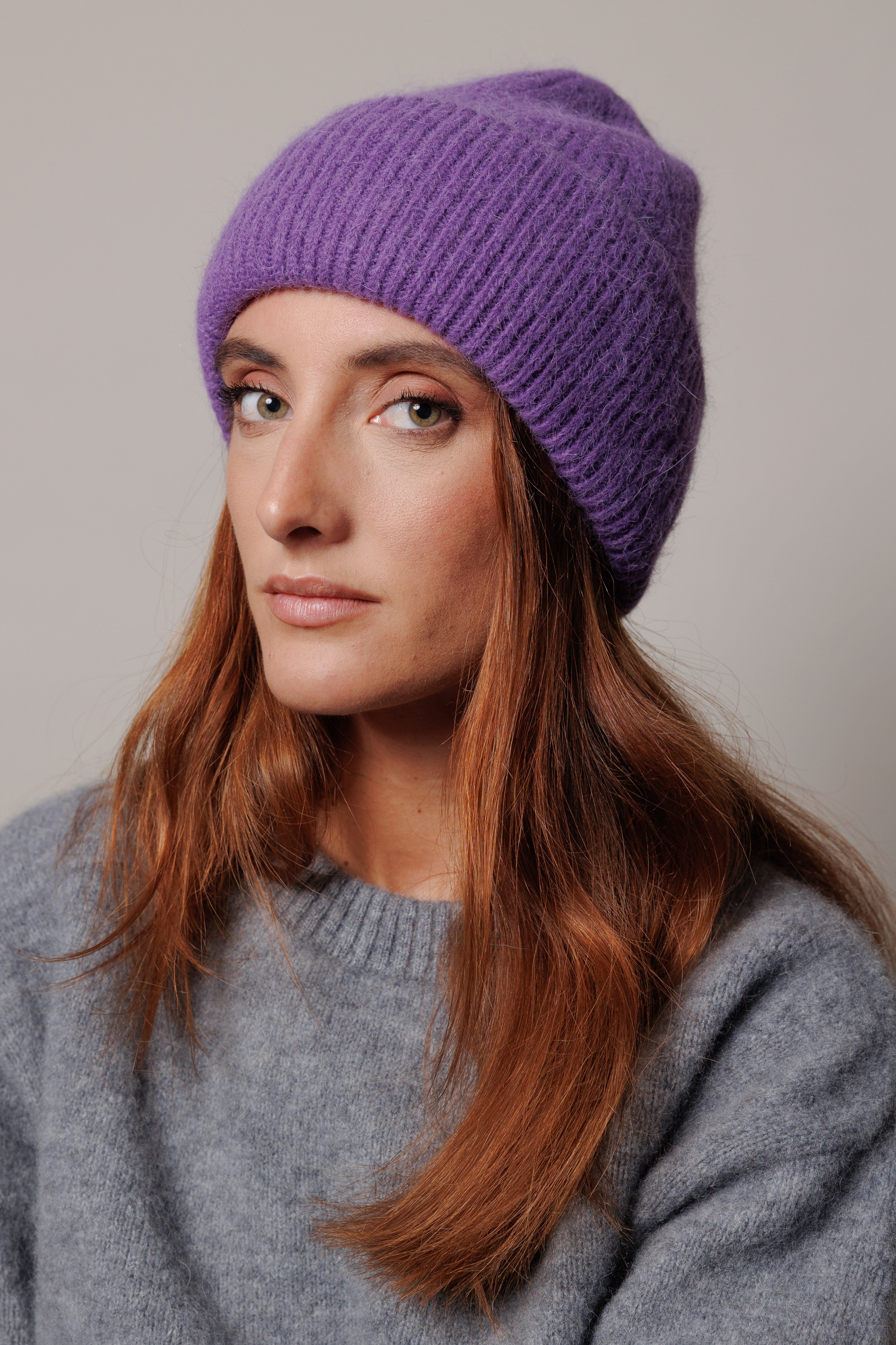 Gorro de punto morado
