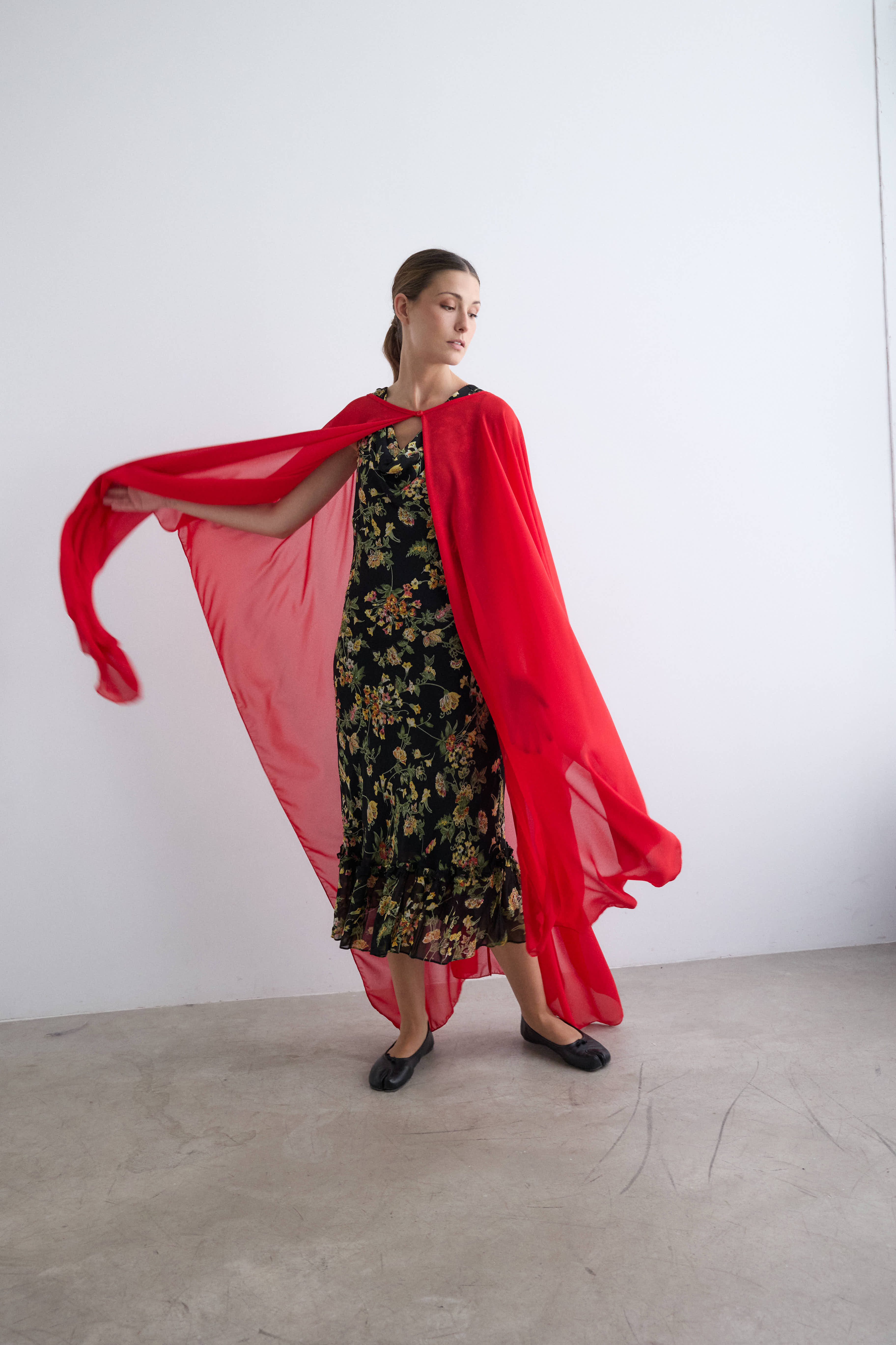 Capa de crepe larga roja