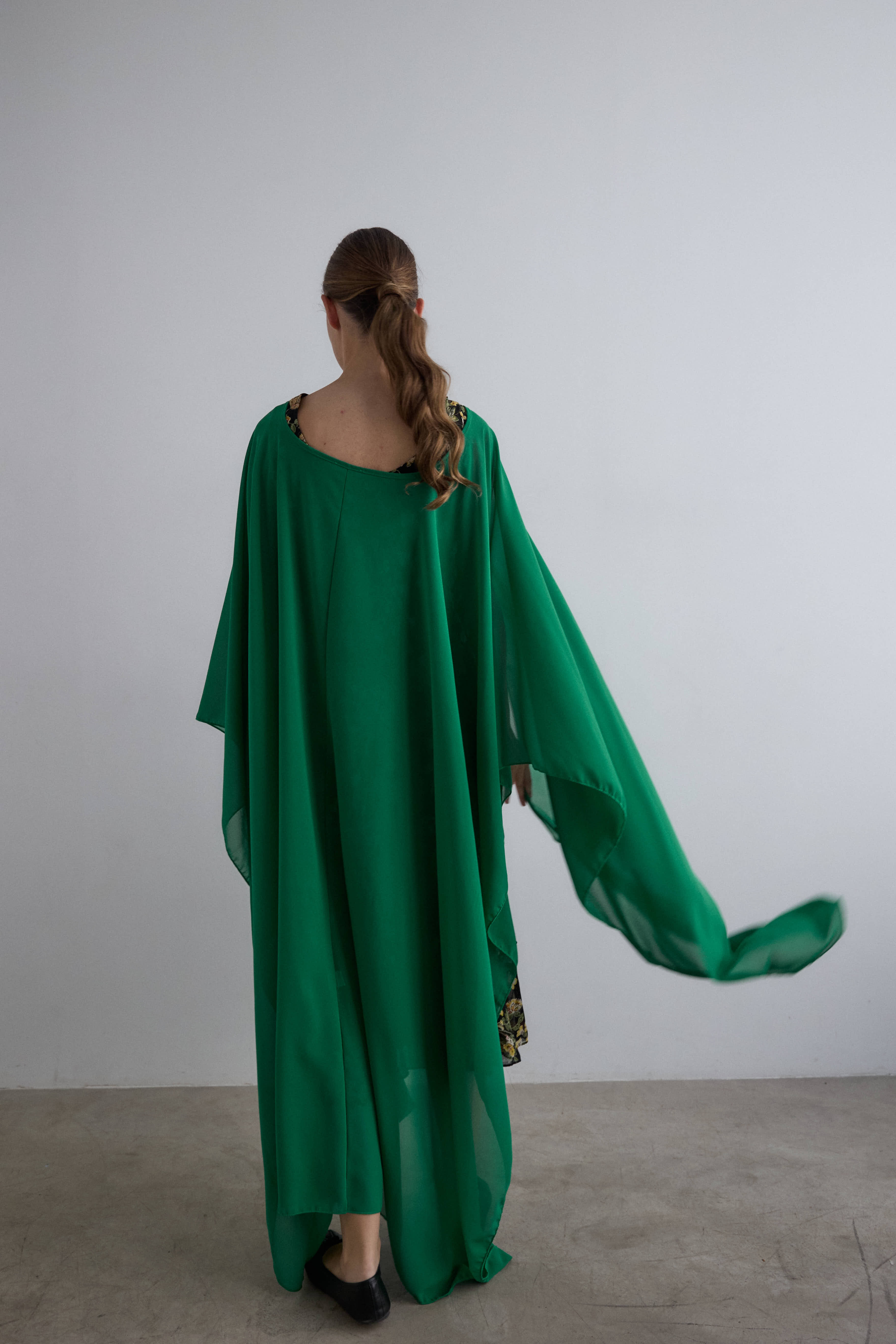 Capa de crepe larga verde
