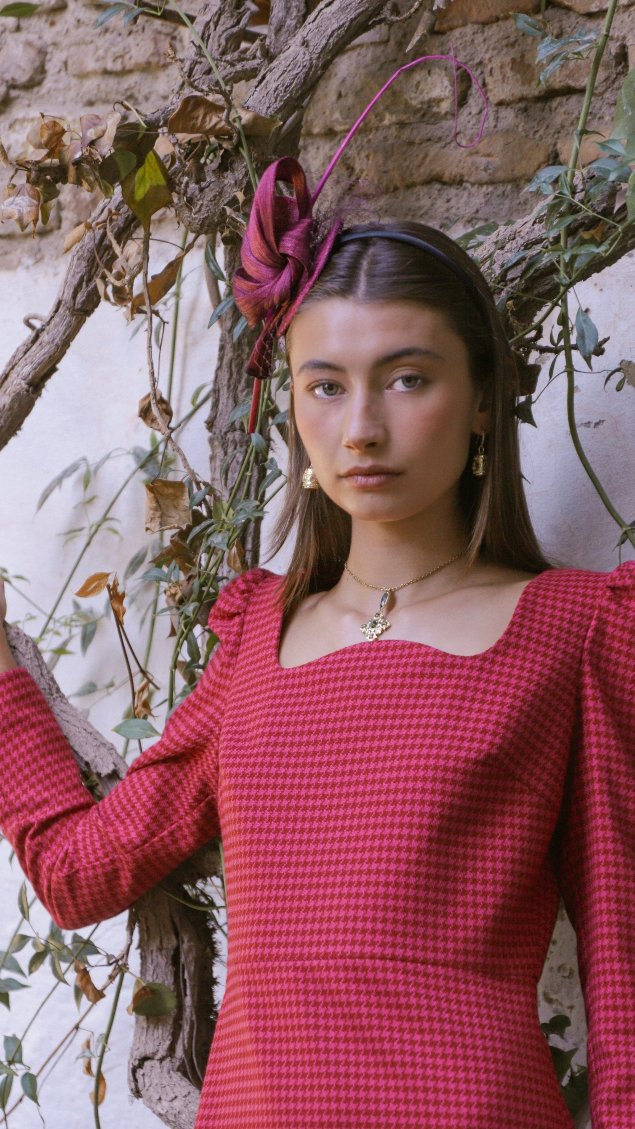 Tocado Fía buganvilla con raqui