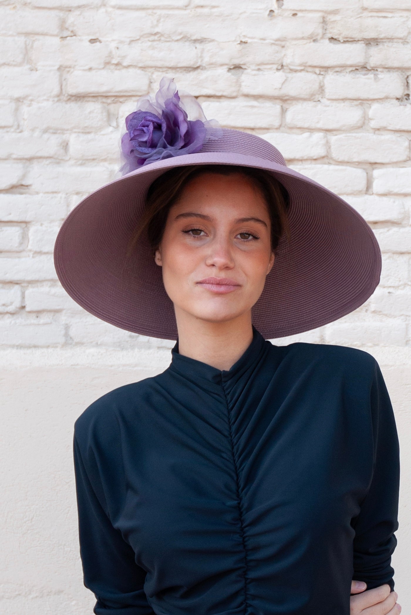 Pamela Berta lila con flores