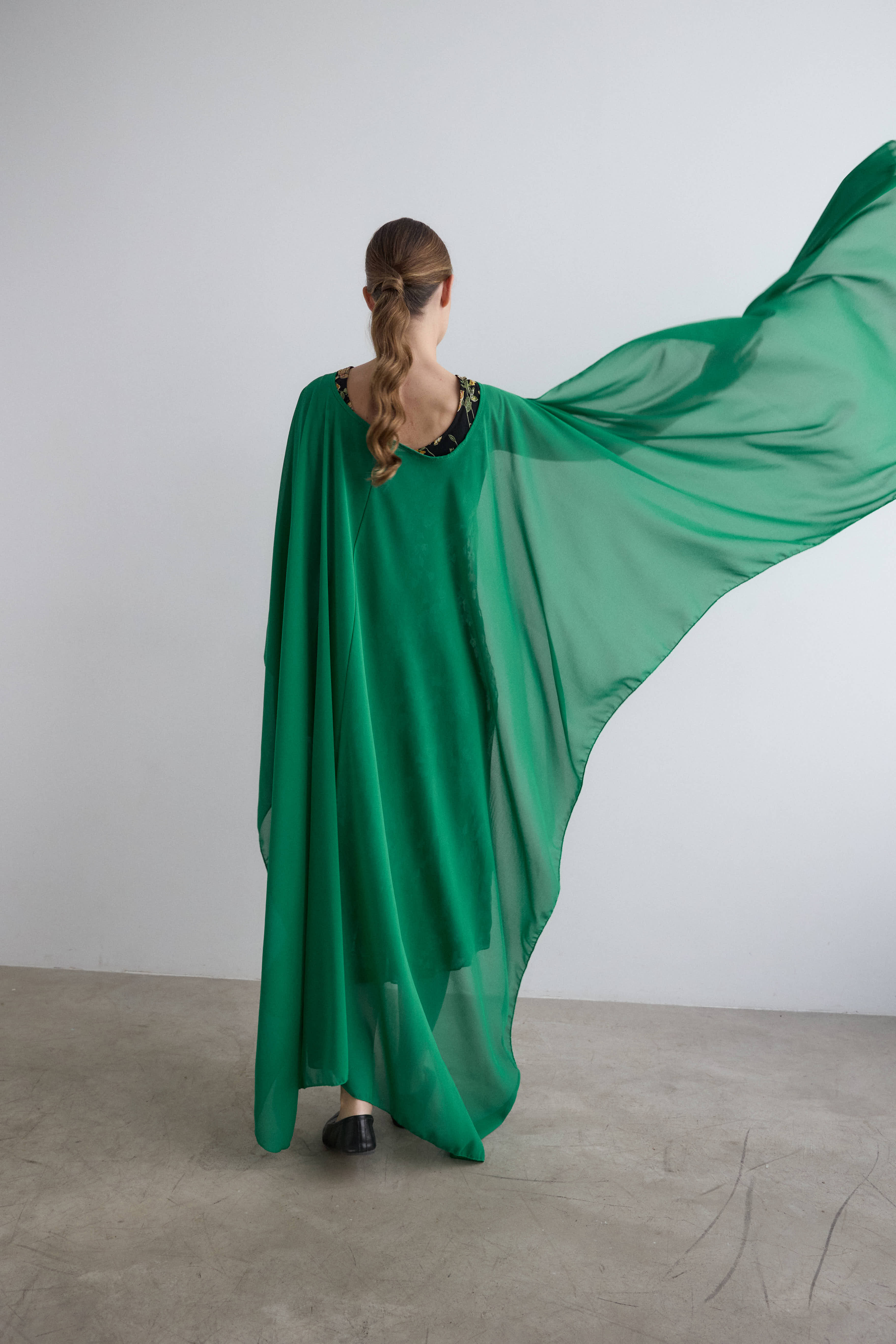 Capa de crepe larga verde