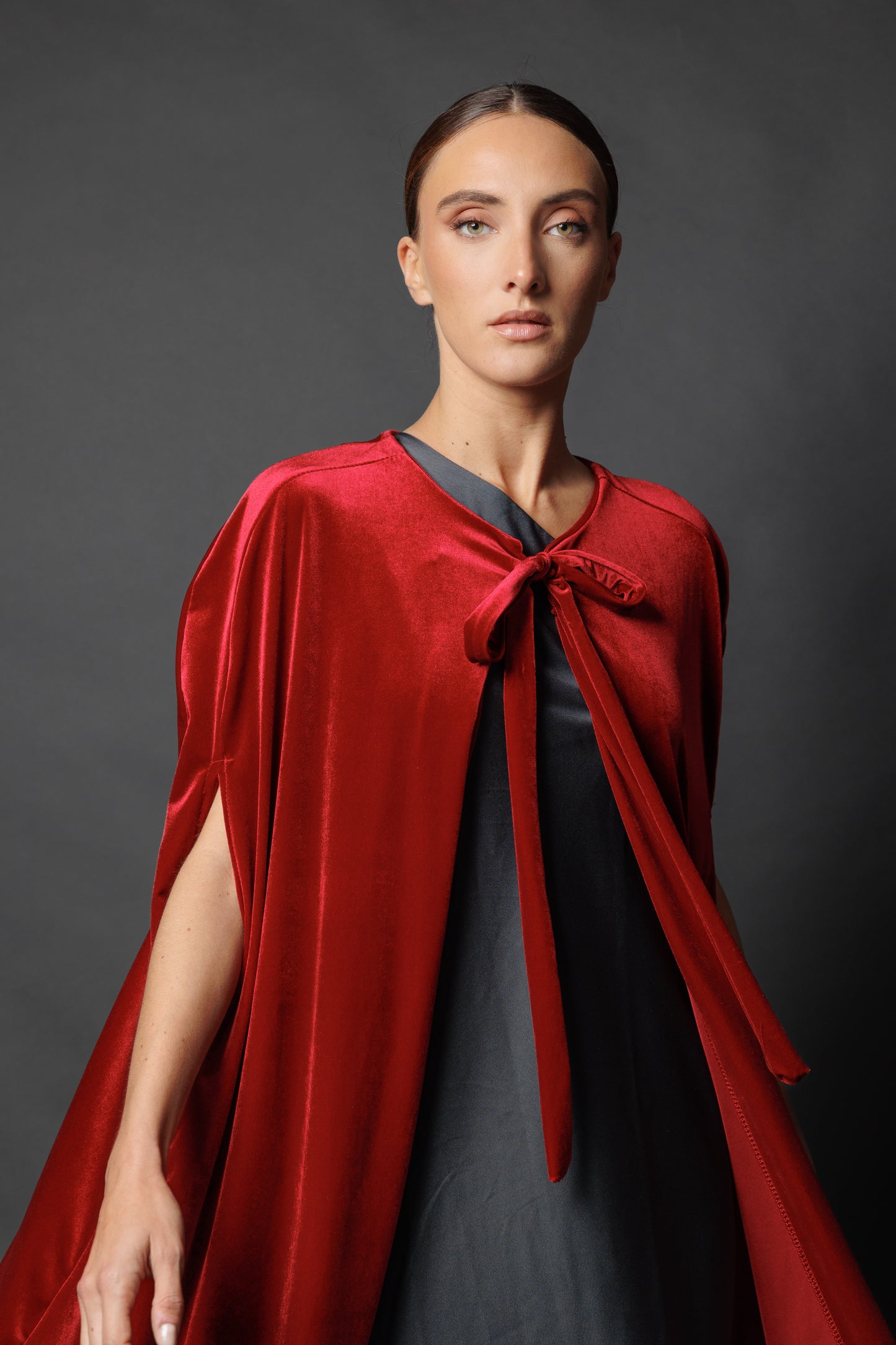 Capa de terciopelo verde botella larga