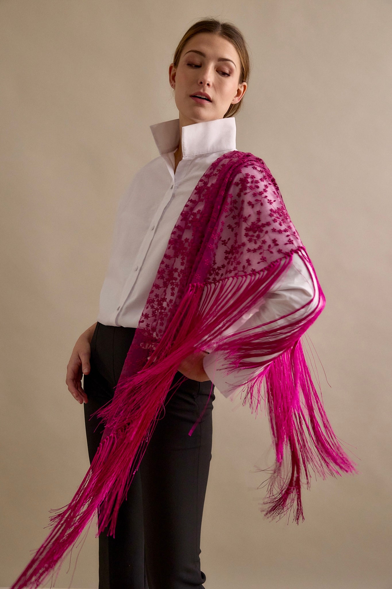 Mantoncillo Bordado Fucsia