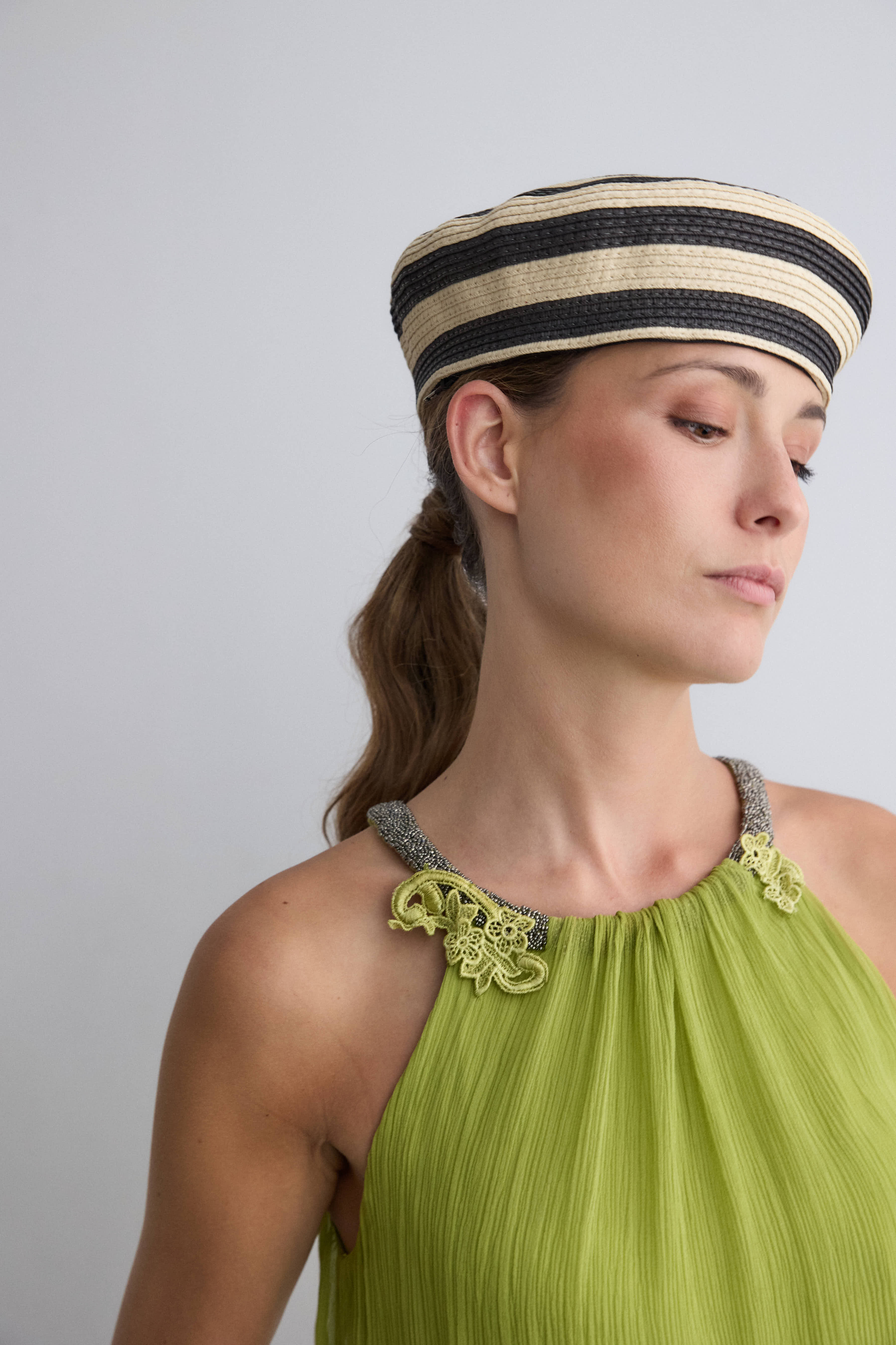 Casquete Celine de rayas beige y chocolate