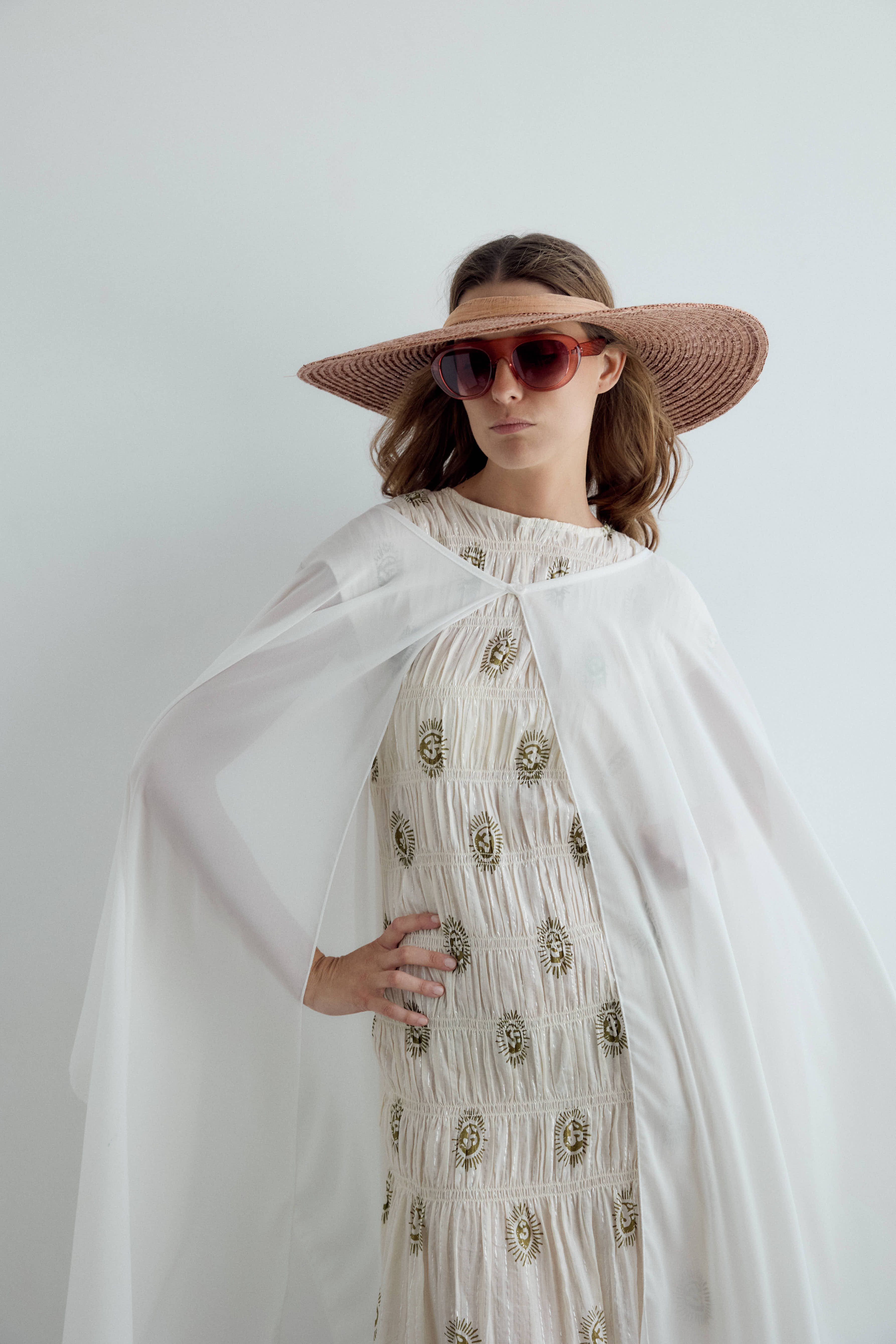 Capa de crepe larga blanca