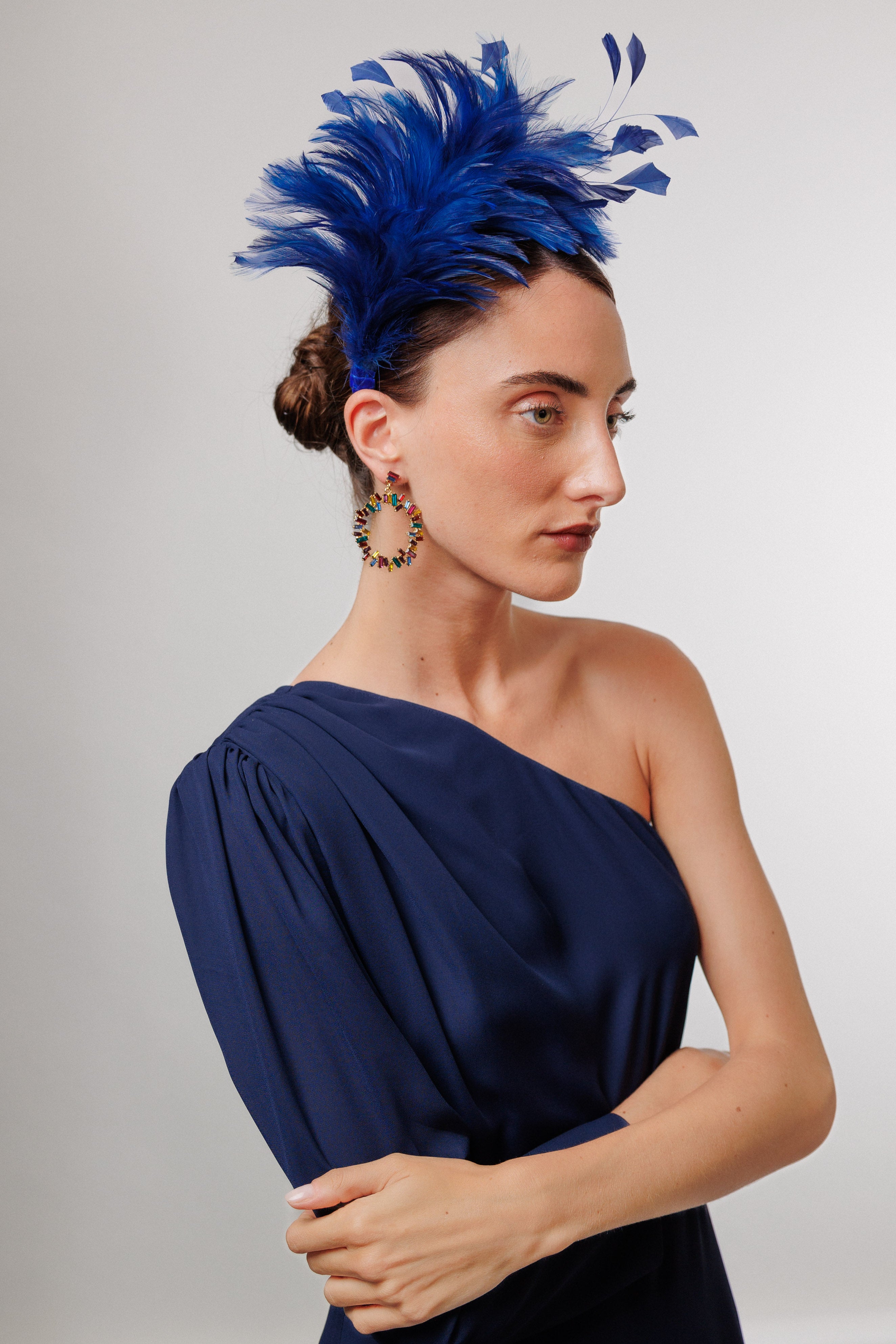 tiara azul Klein para senhora