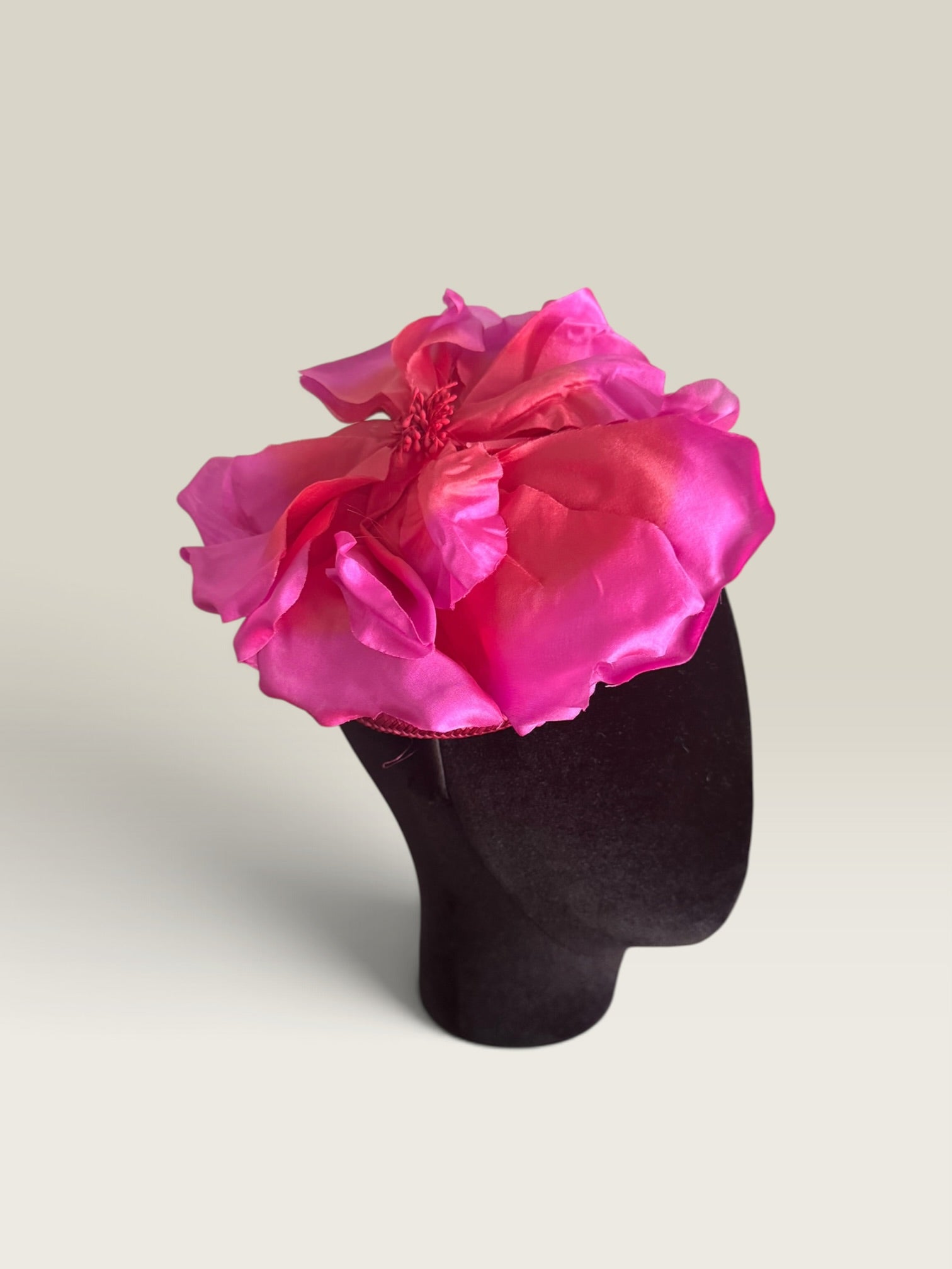 Tocado Agnes fucsia