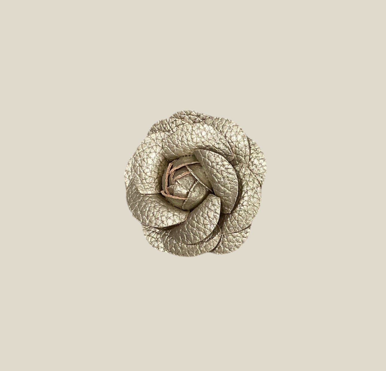 Broche Camelia dorado