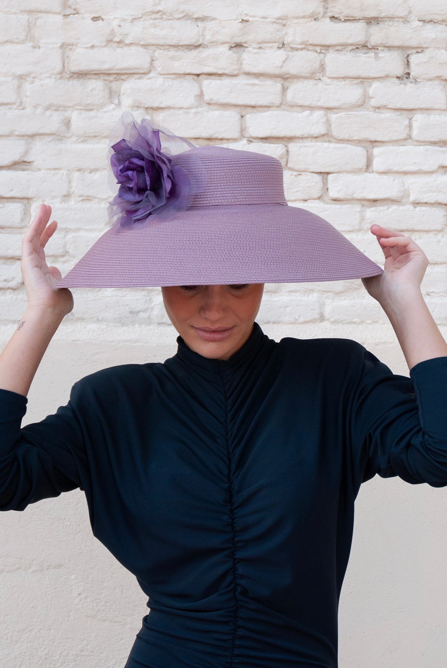 Pamela Berta lila con flores