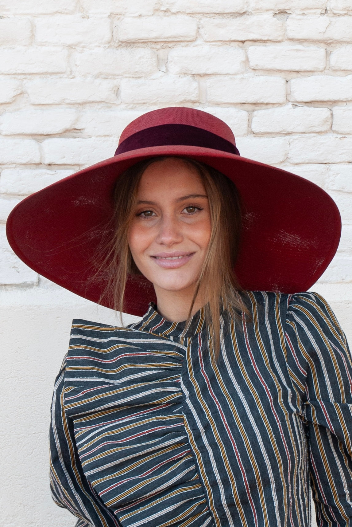 Pamela Clotilde Vino con cinta