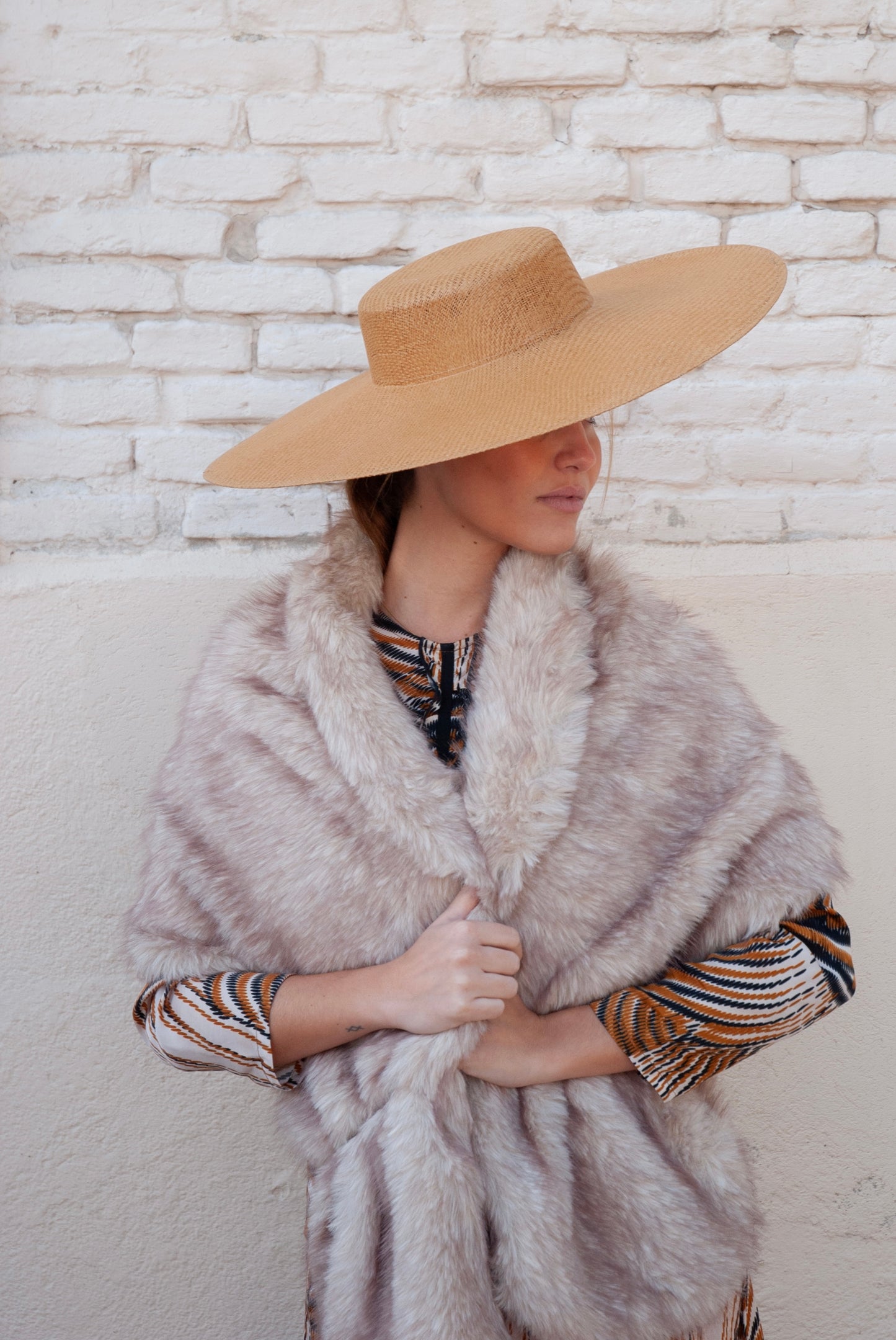 Estola de pelo beige con cuello