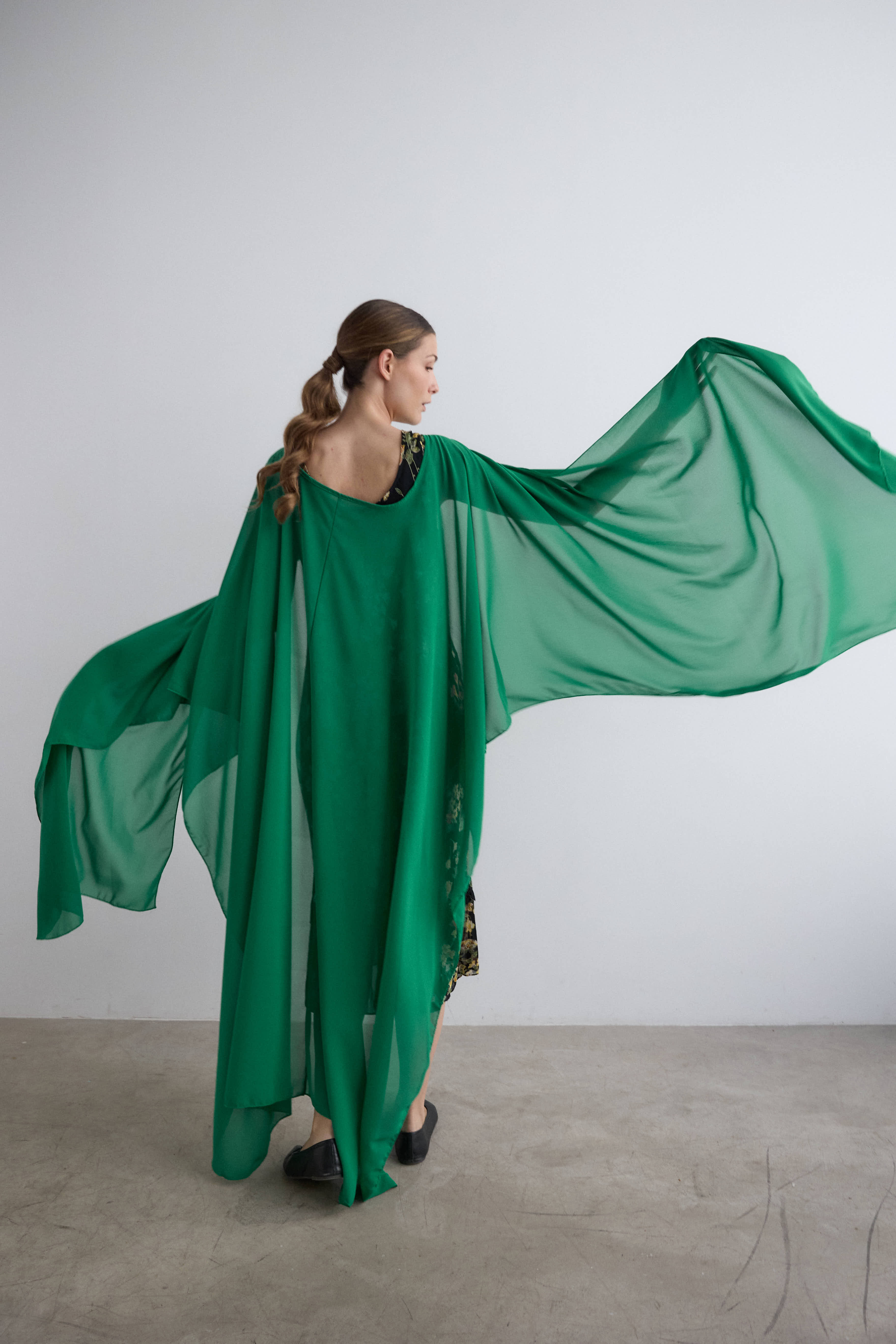 Capa de crepe larga verde