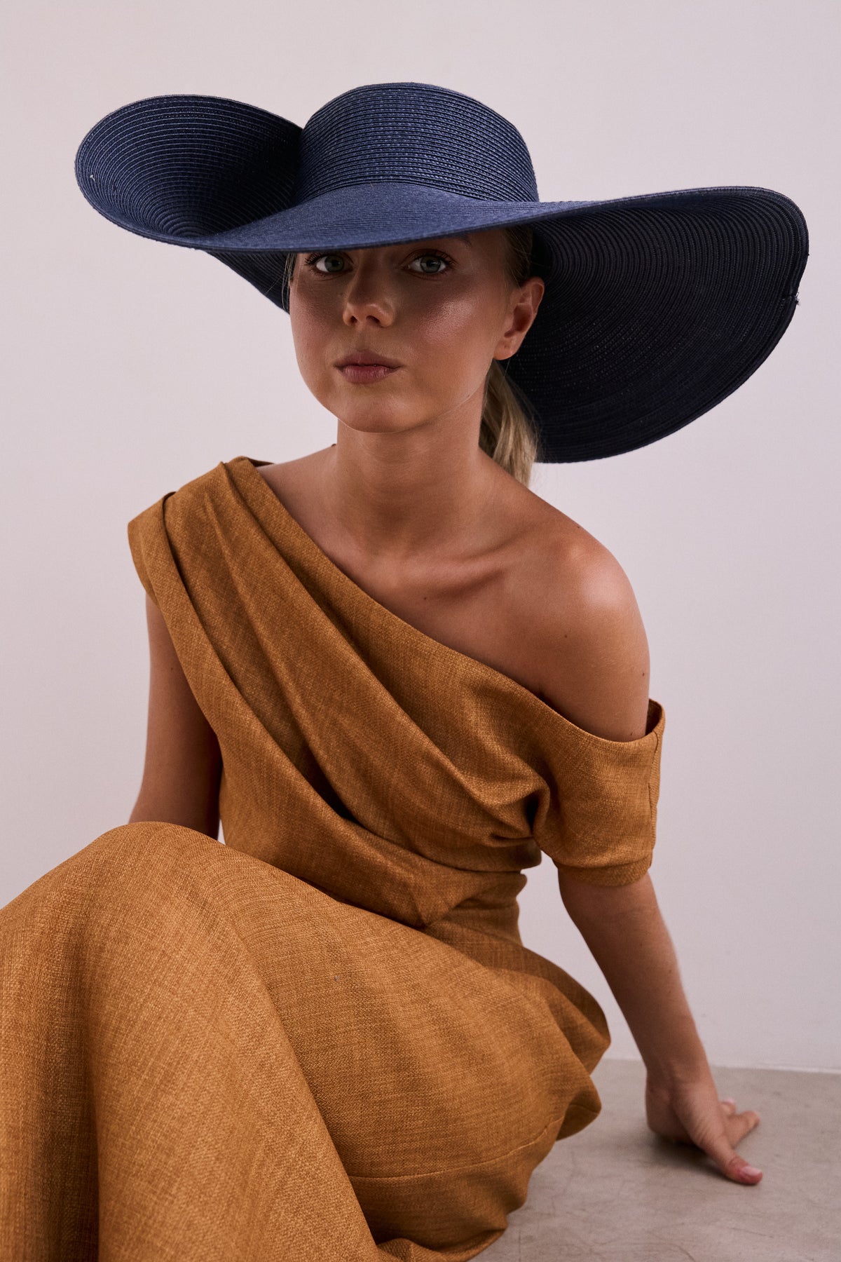Pamela Margot azul marino