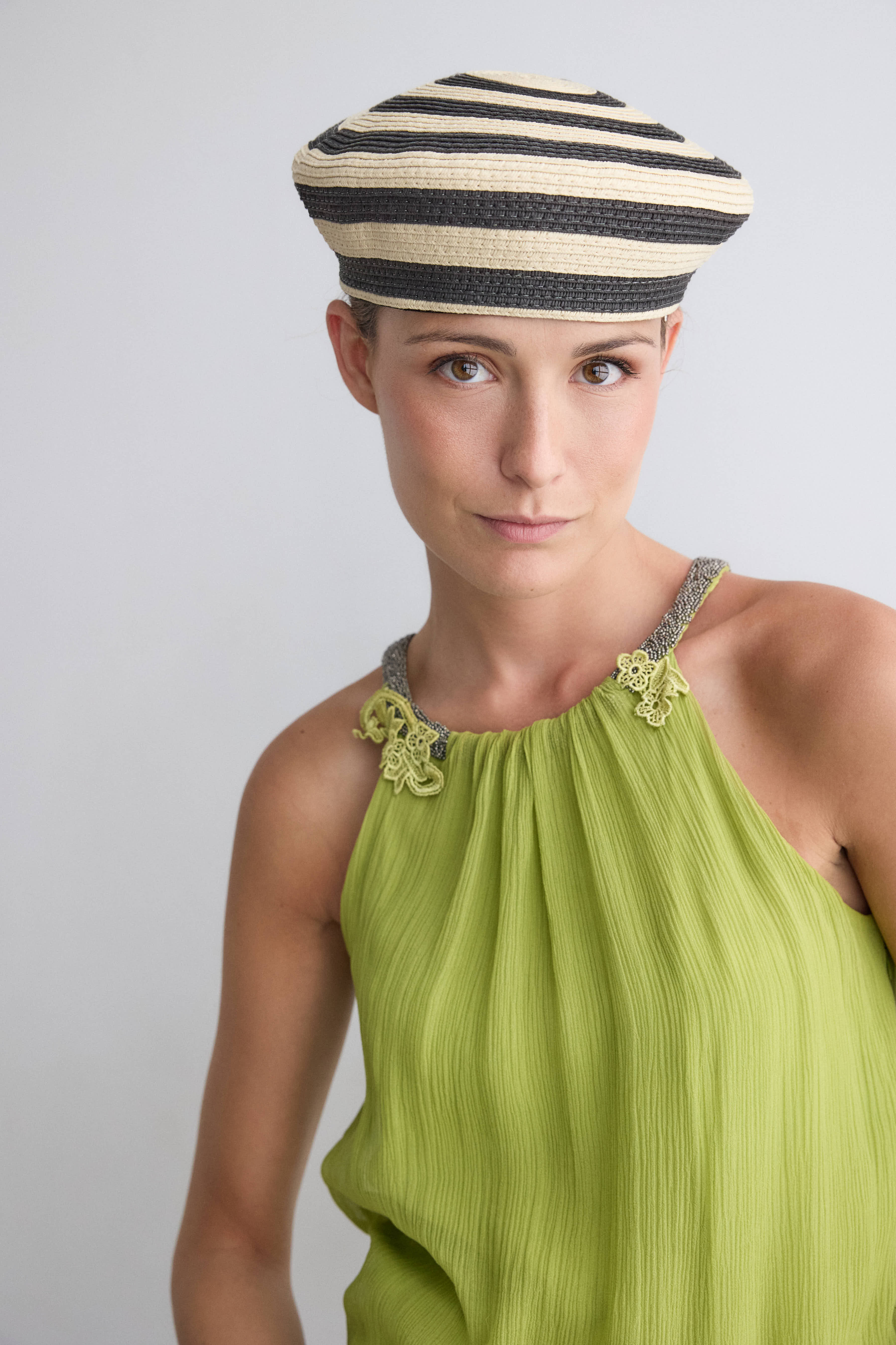 Casquete Celine de rayas beige y negro
