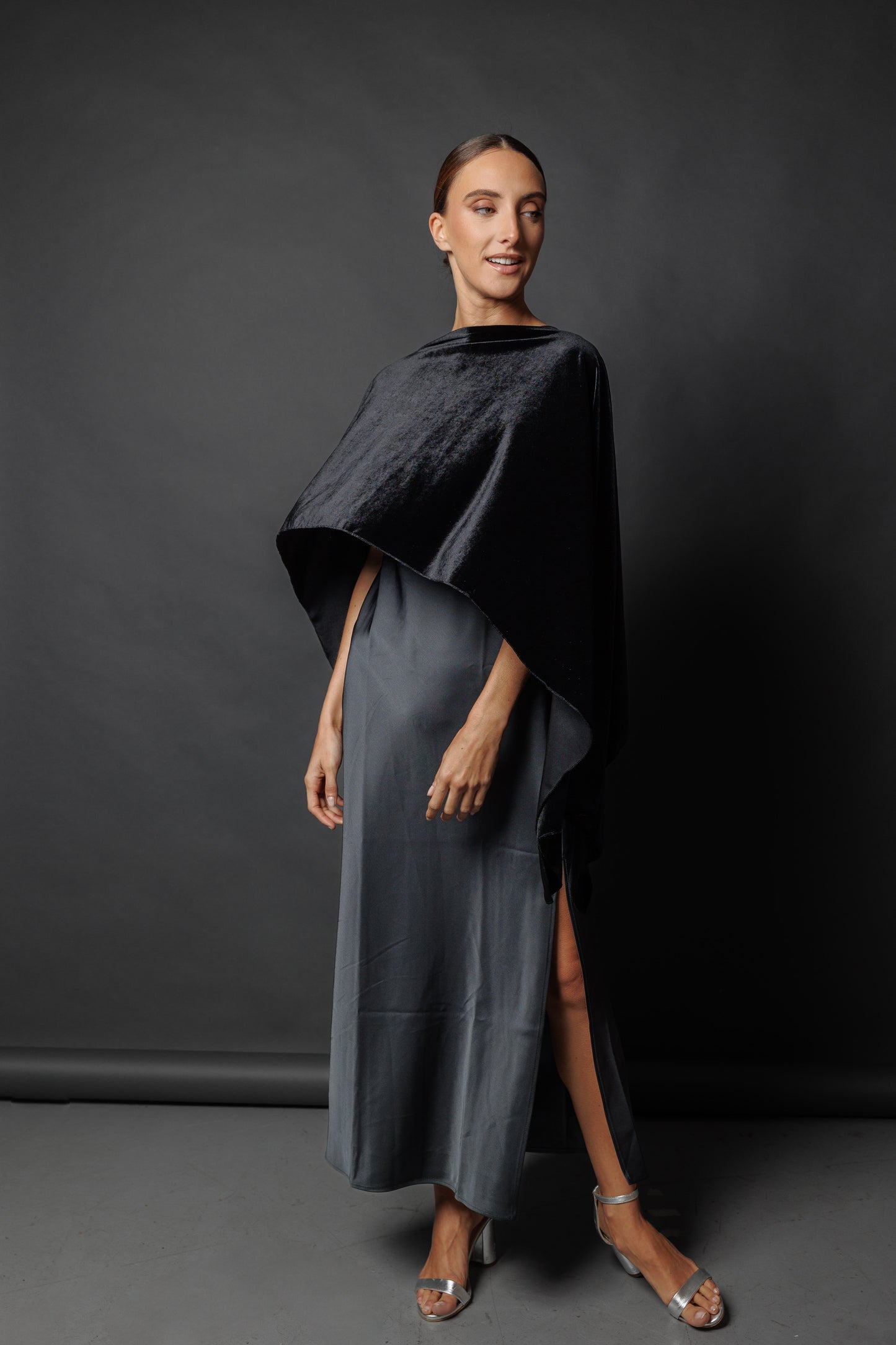 Capa de terciopelo berenjena