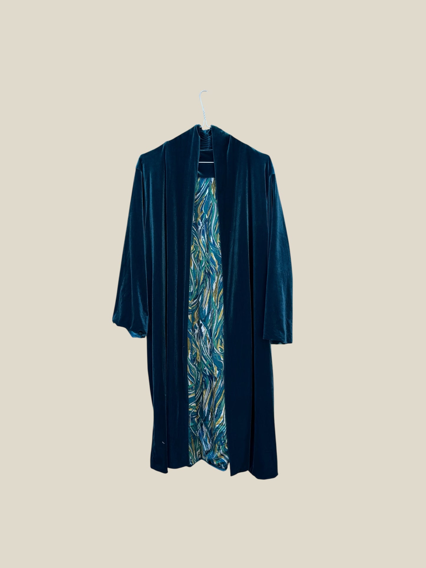 Abrigo, terciopelo, invitada, aguamarina, boda, Marcela & co