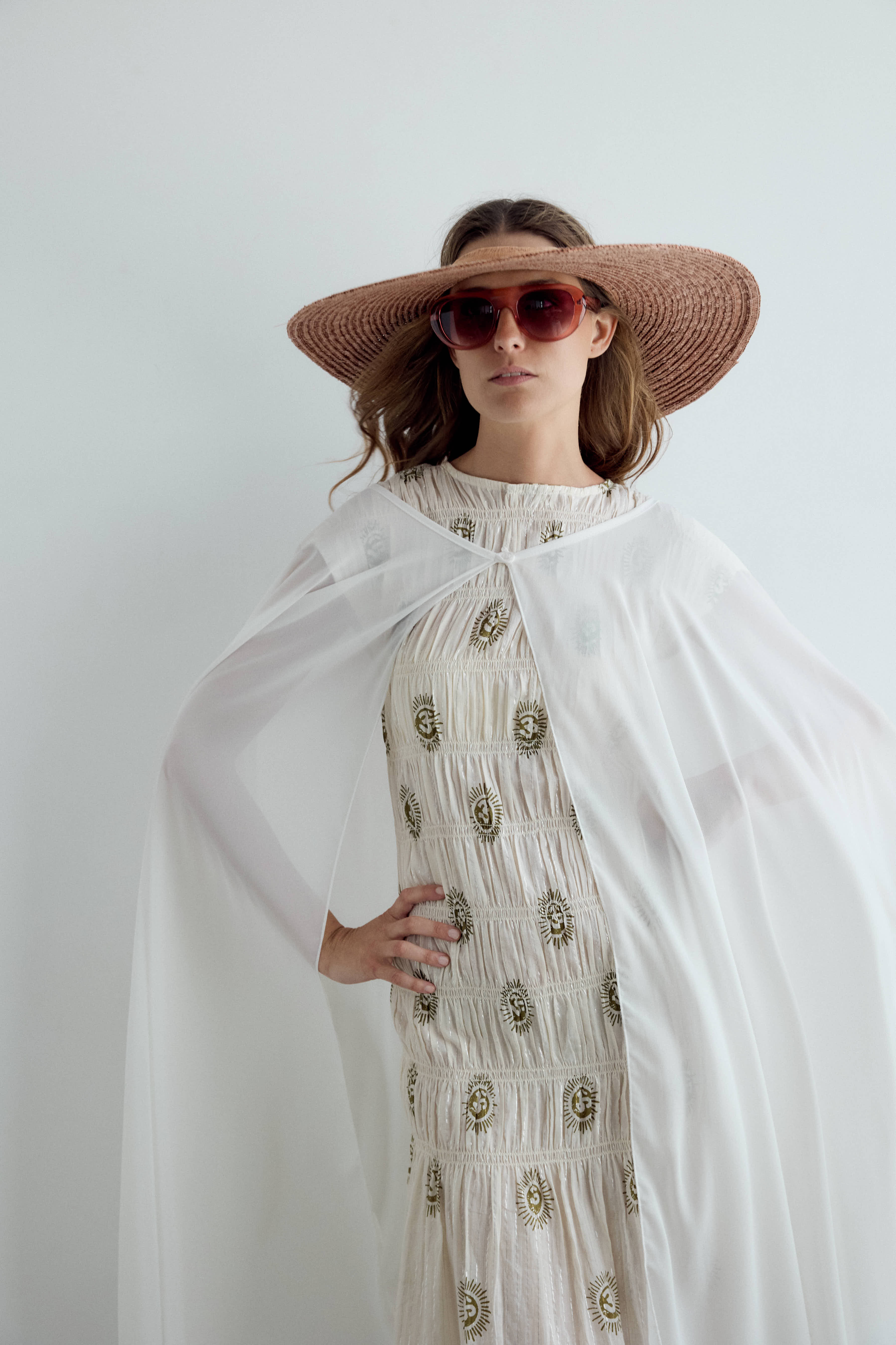 Capa de crepe larga blanca