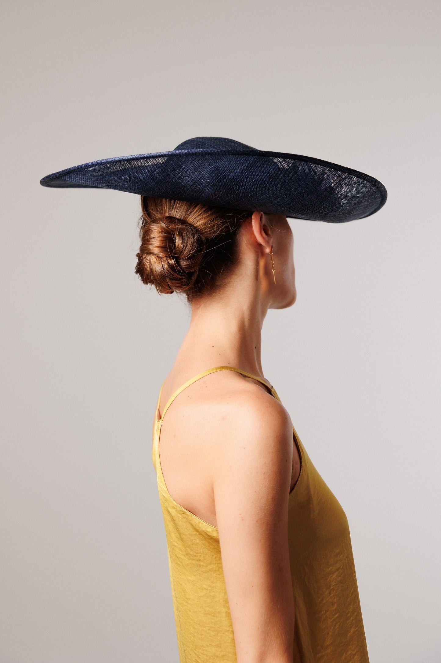 Pamela Chloe marino con flores