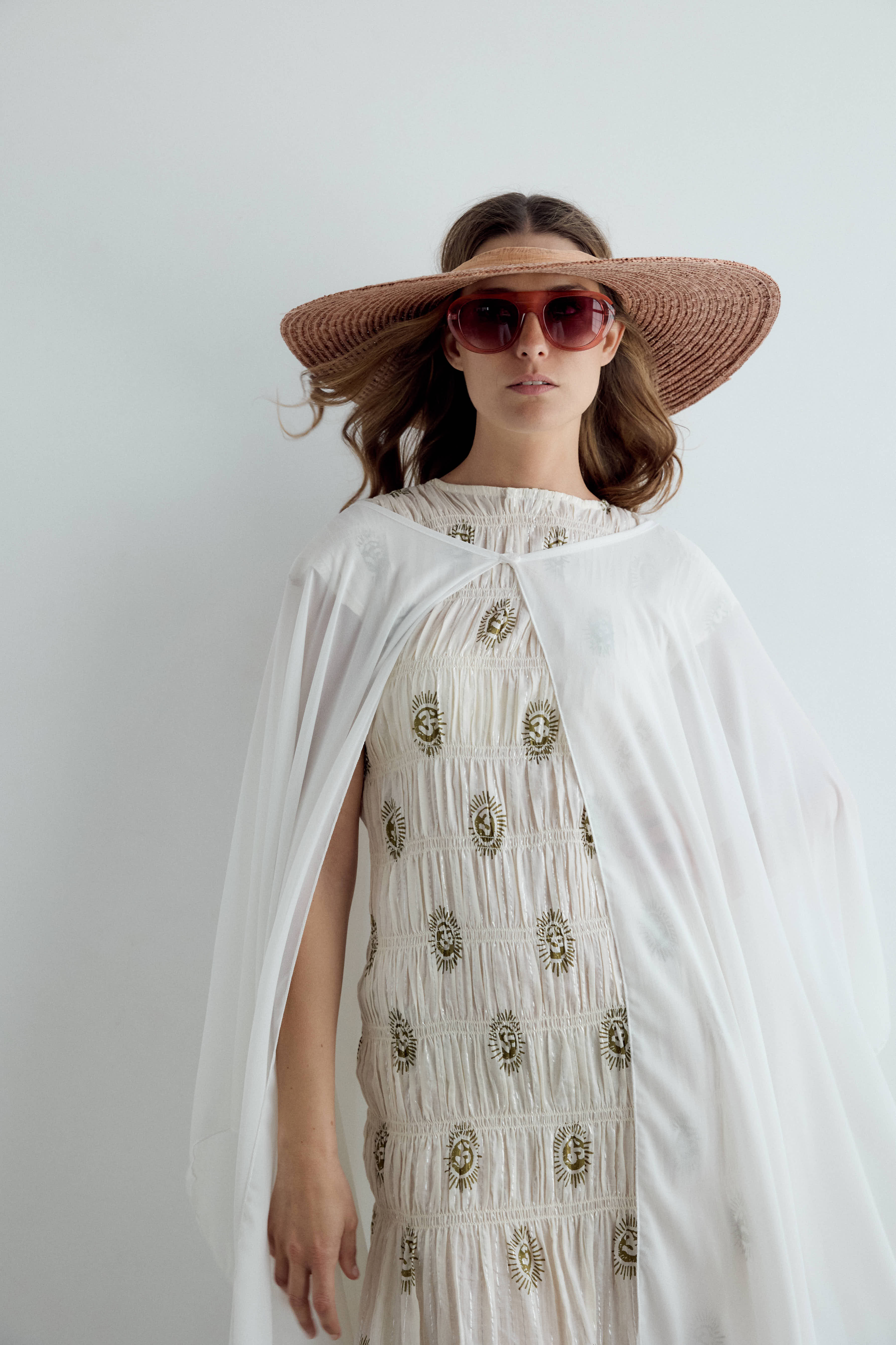 Capa de crepe larga blanca