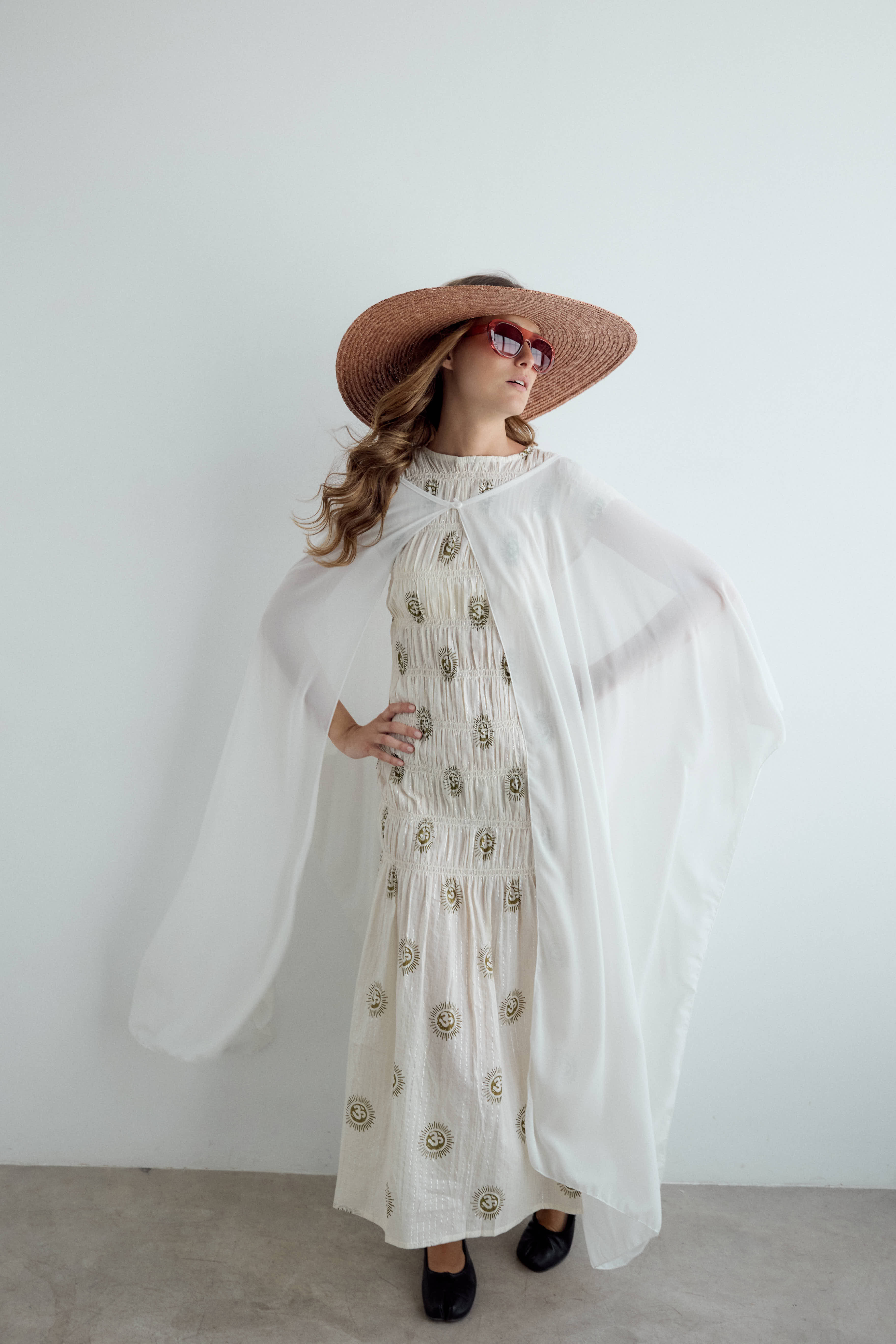 Capa de crepe larga blanca