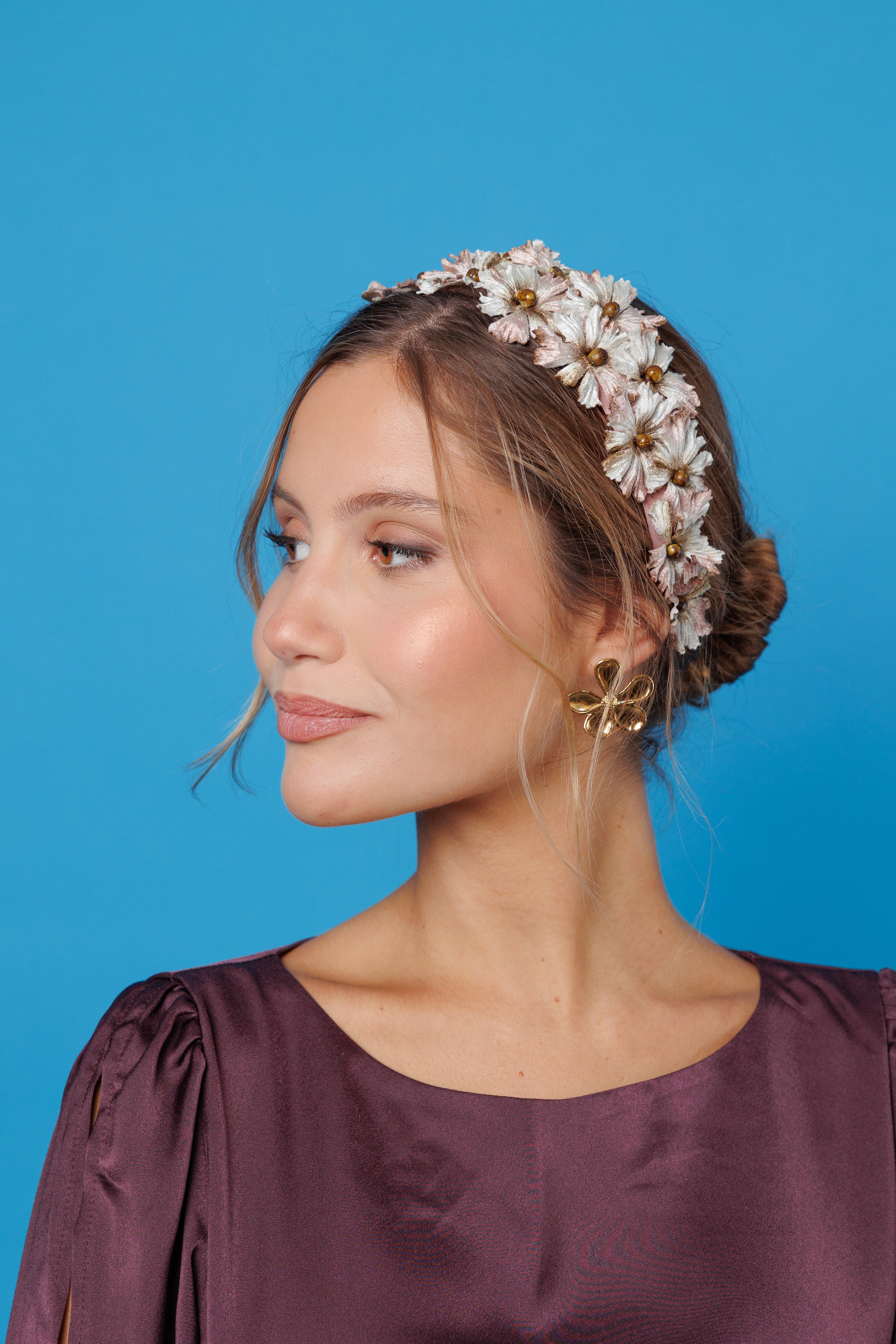 Daisy headband in nude and beige