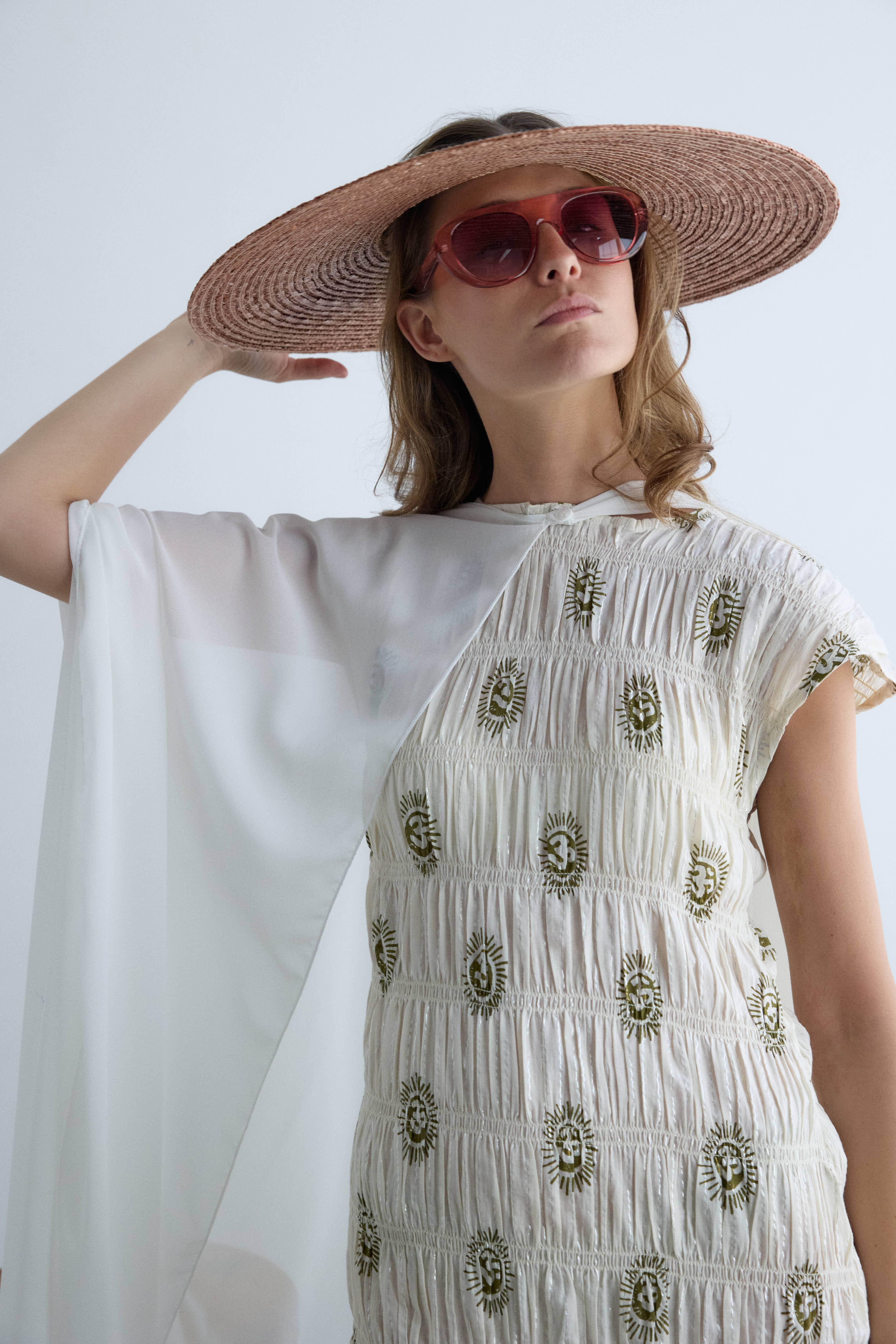 Capa de crepe larga blanca