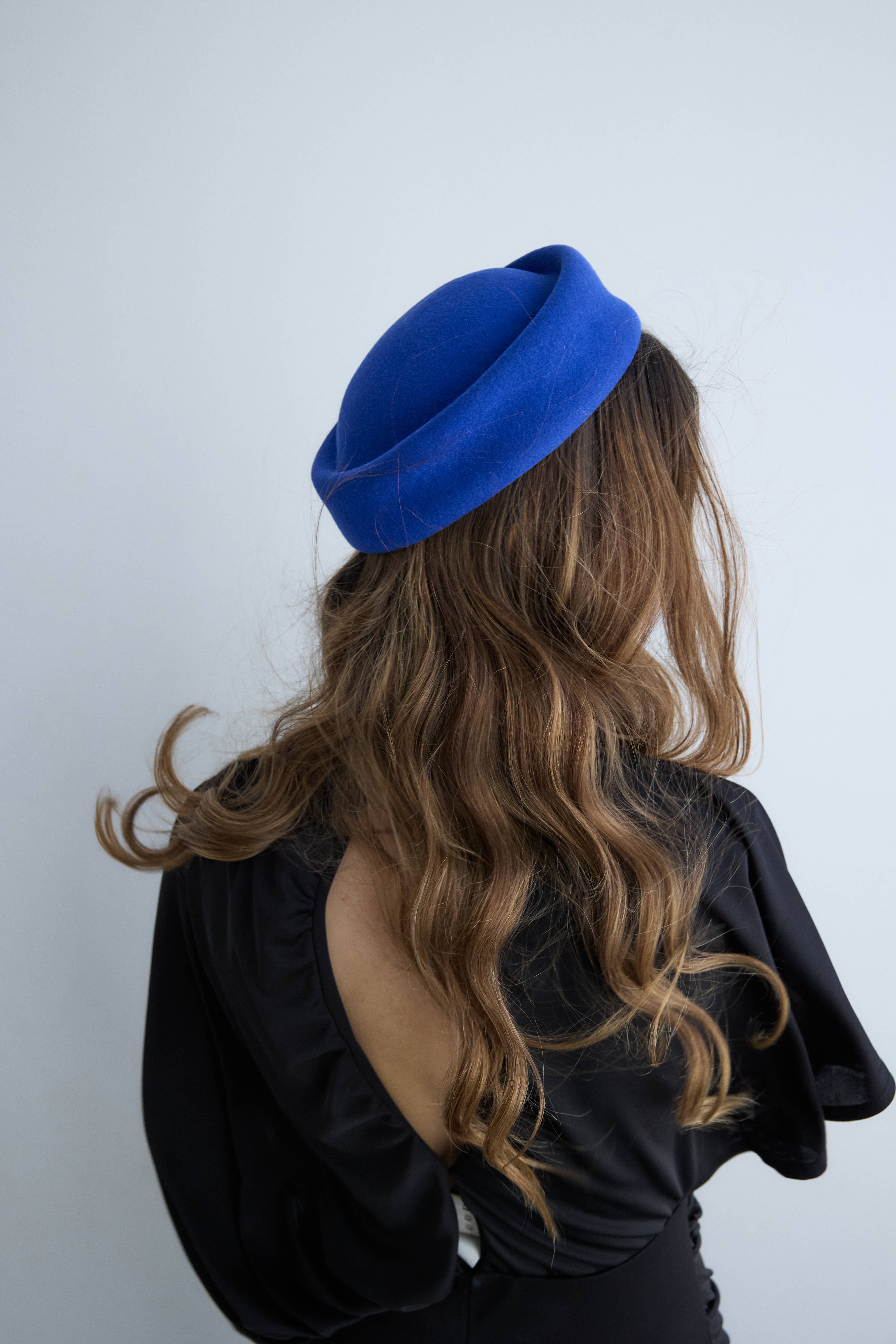 Tocado Casquete Jackie azul klein mini