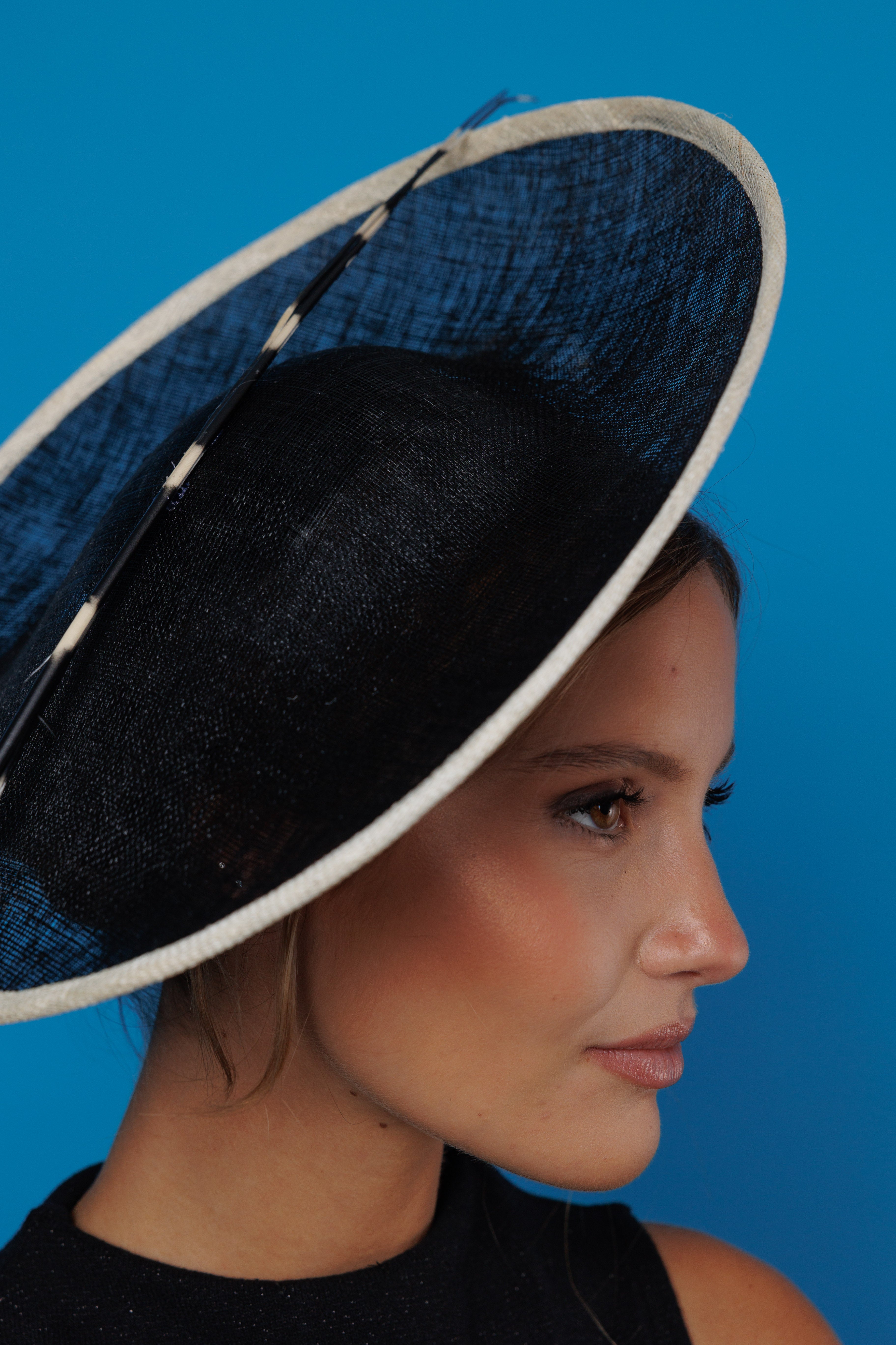 Tocado Renata negro y beige