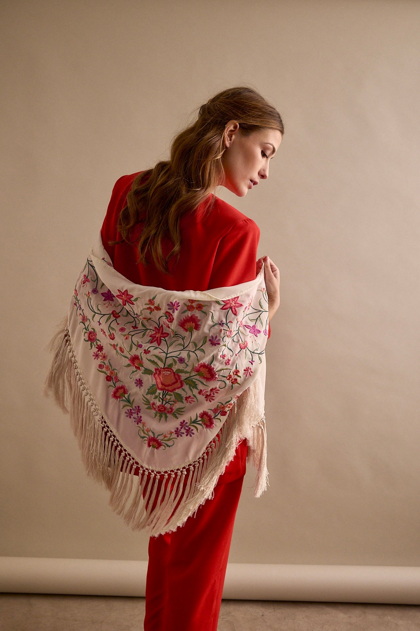 Mantoncillo Crudo Bordado