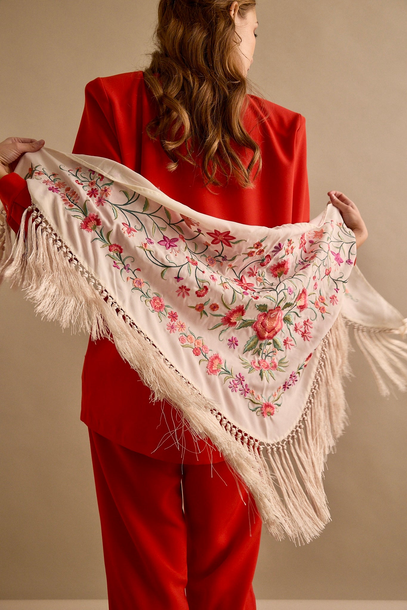 Mantoncillo Crudo Bordado