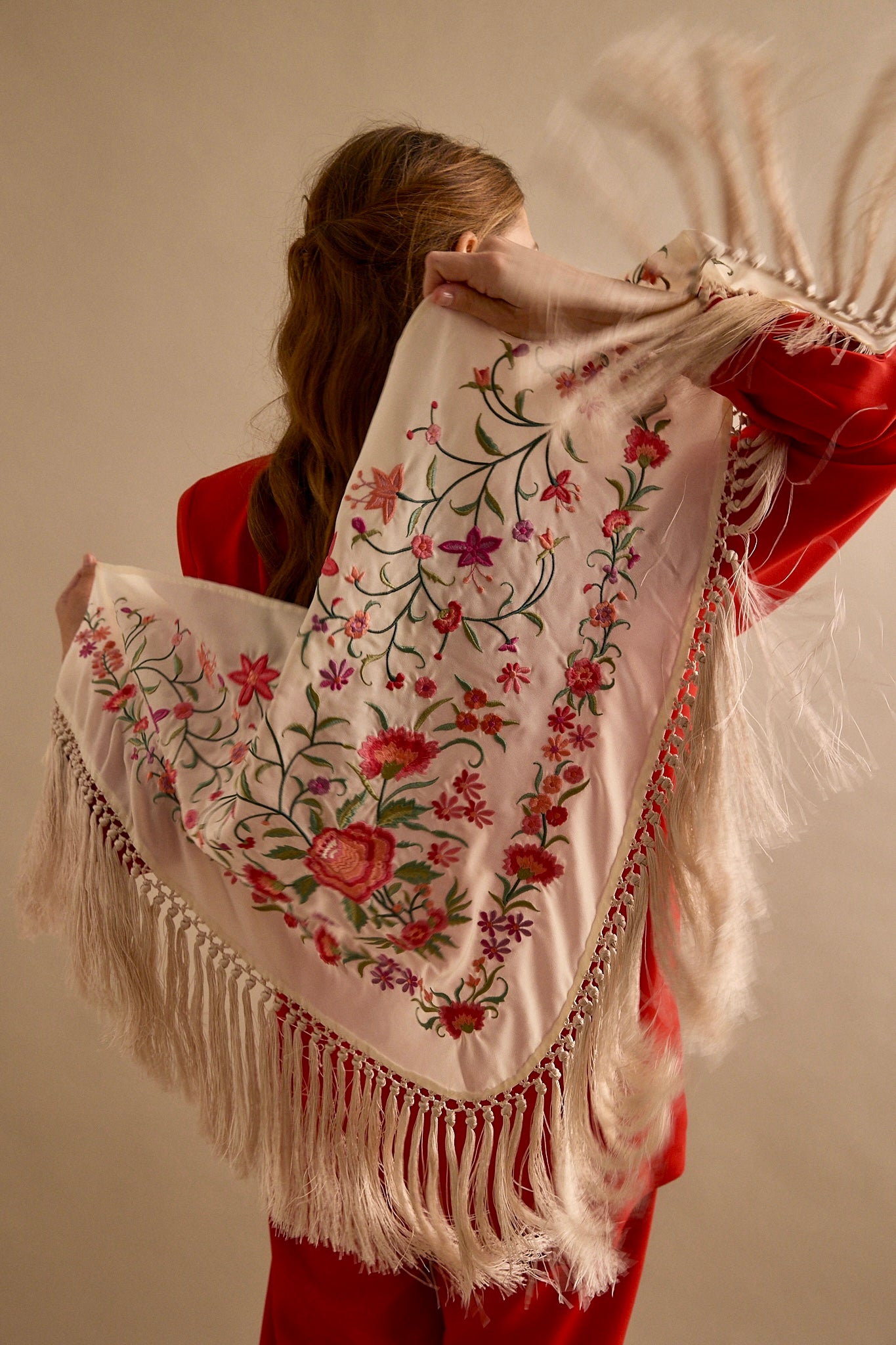 Mantoncillo Crudo Bordado