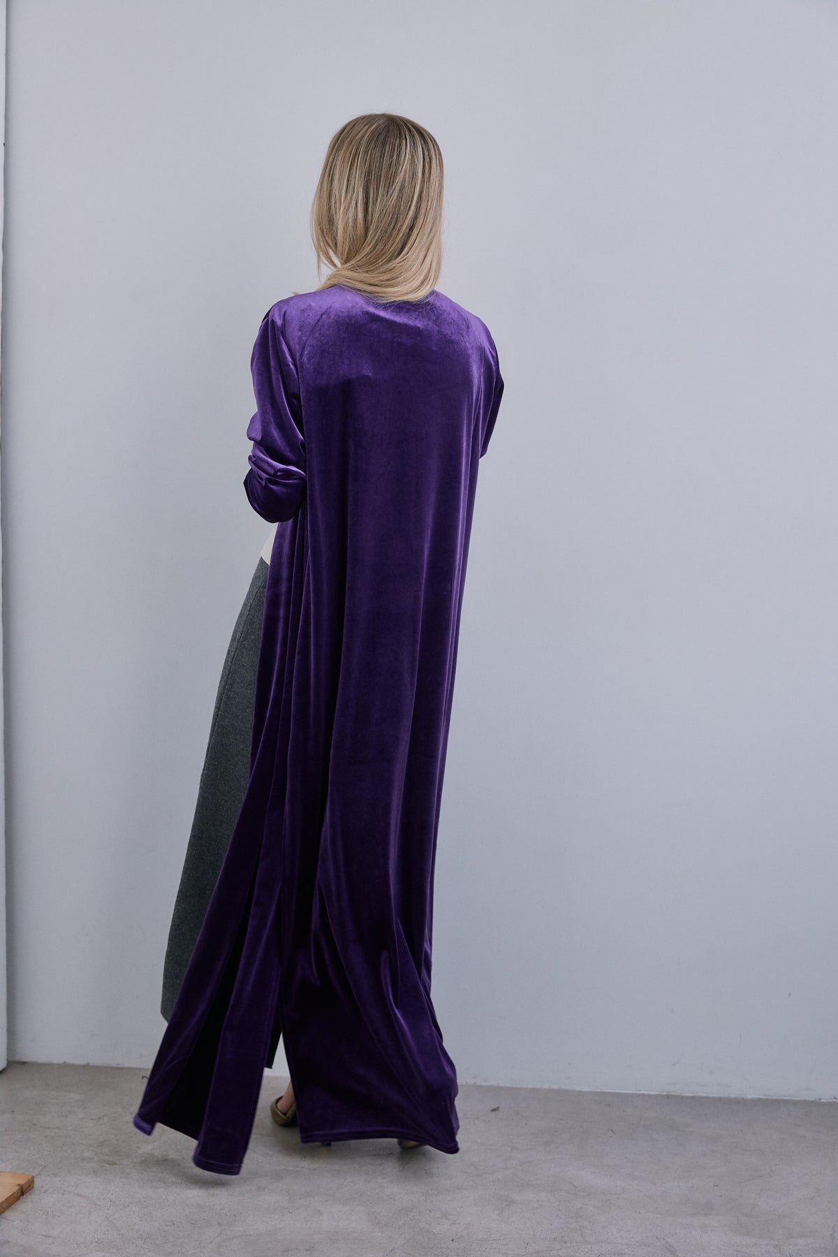 Abrigo liso de terciopelo morado