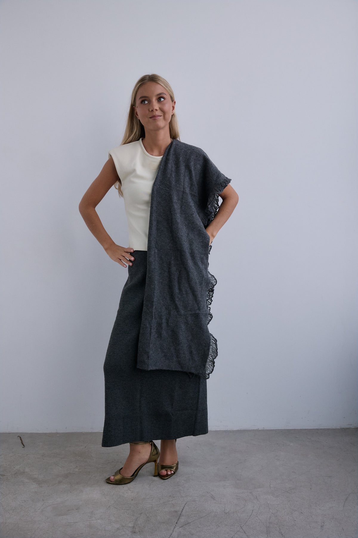 Fular Livia gris oscuro