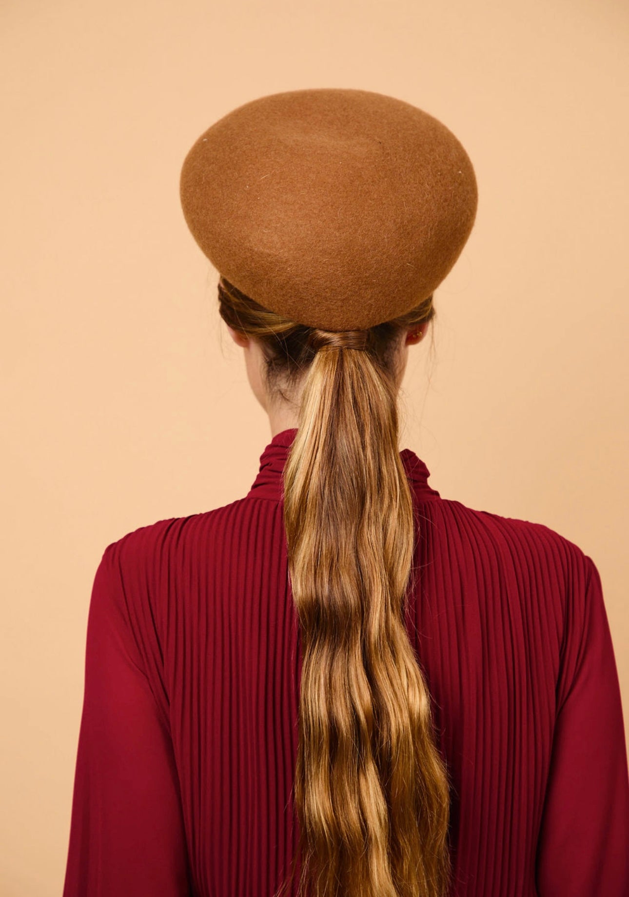 Pillbox, tocado, boina, casquete, lana, camel, invitada, Marcela & co