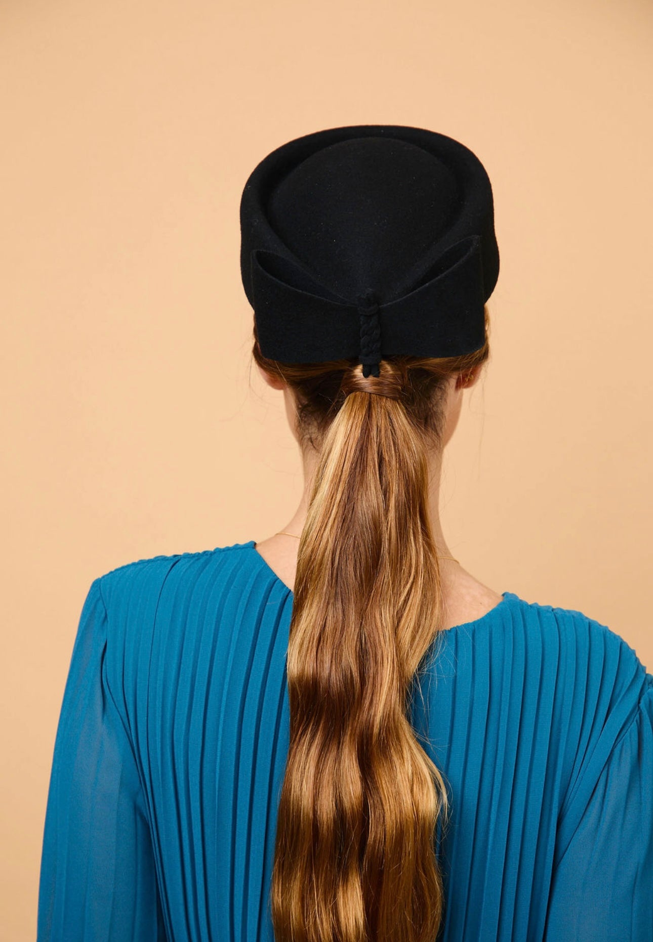 Pillbox, tocado, lazo, casquete, lana, negro, invitada, Marcela & co