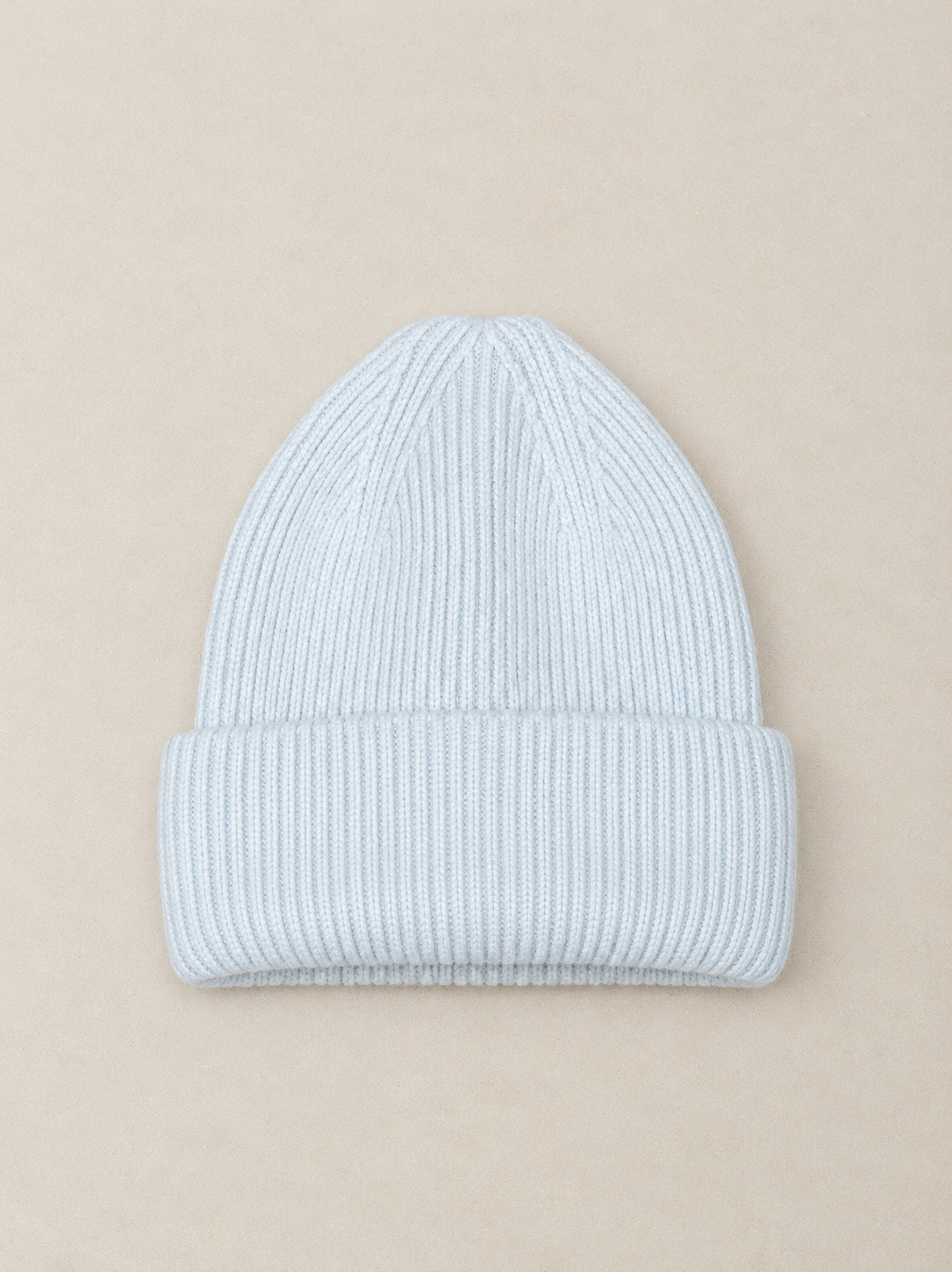 Bonnet en tricot bleu bébé
