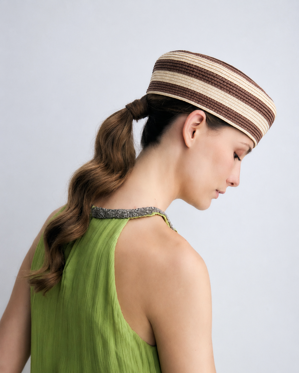 Casquete Celine de rayas beige y chocolate