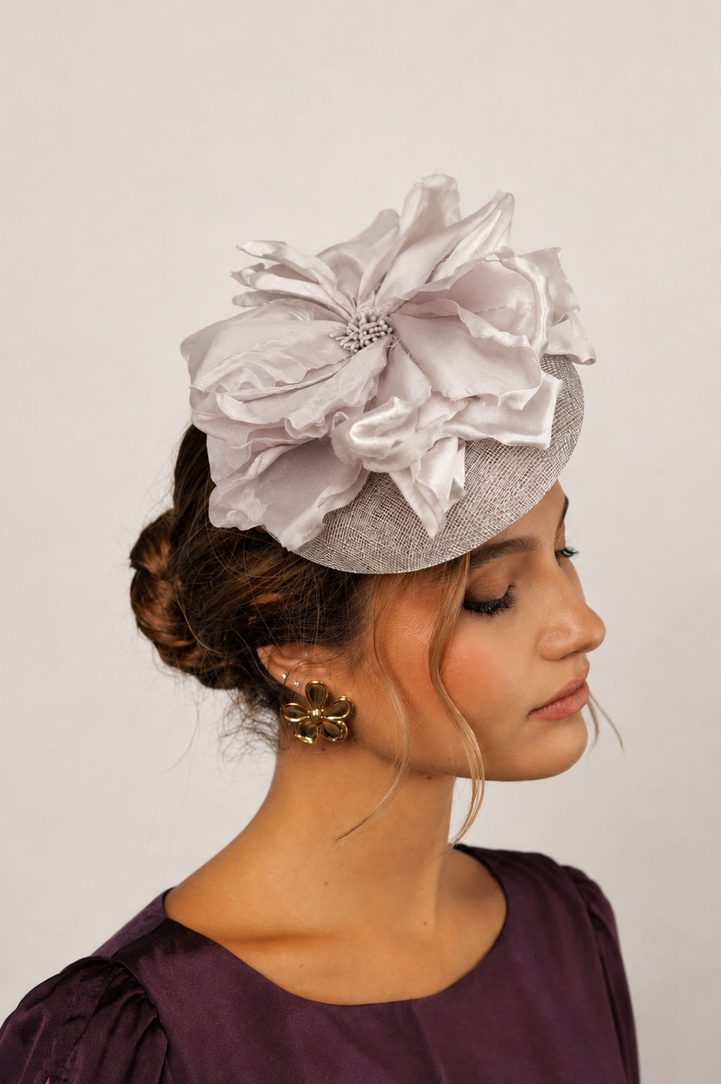 Tocado Agnes gris