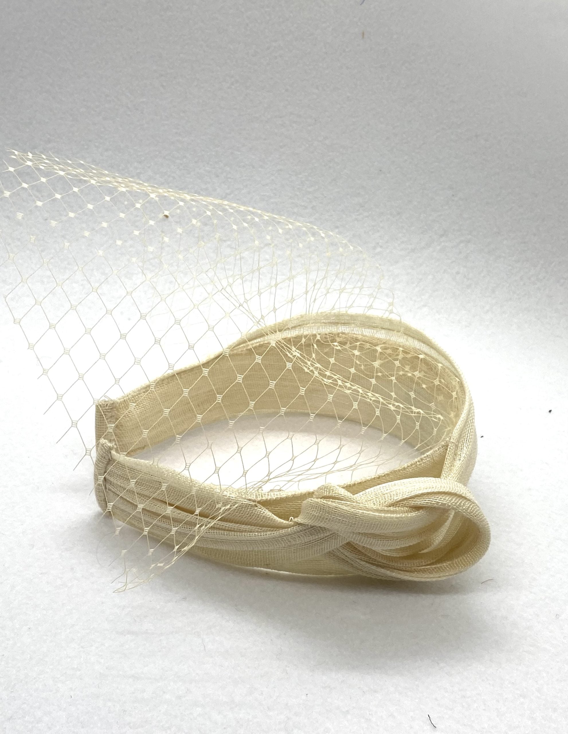 Diadema Marquesa beige