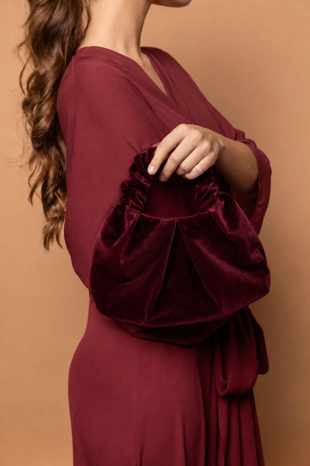Bolso Plié vino de terciopelo
