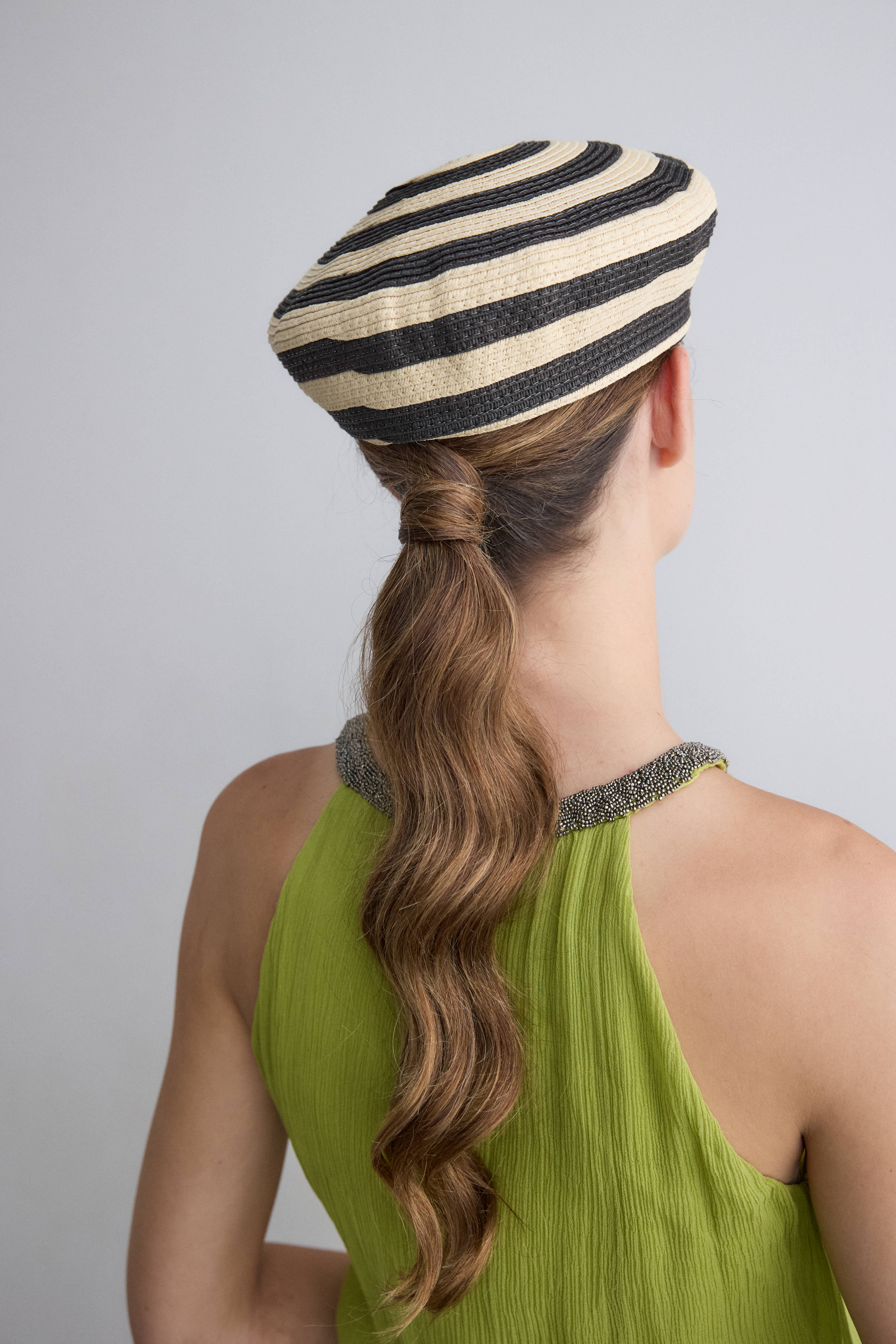 Casquete Celine de rayas beige y negro