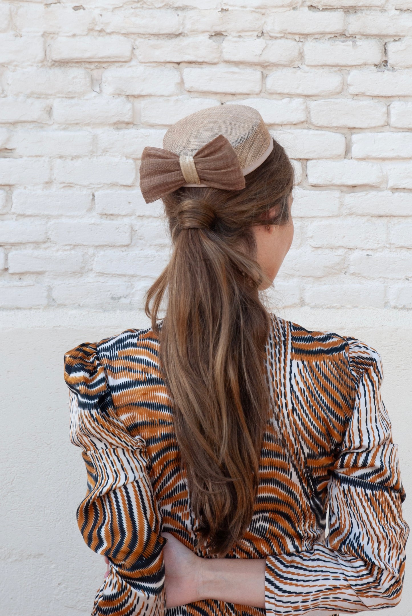 Tocado Casquete Carla camel y beige