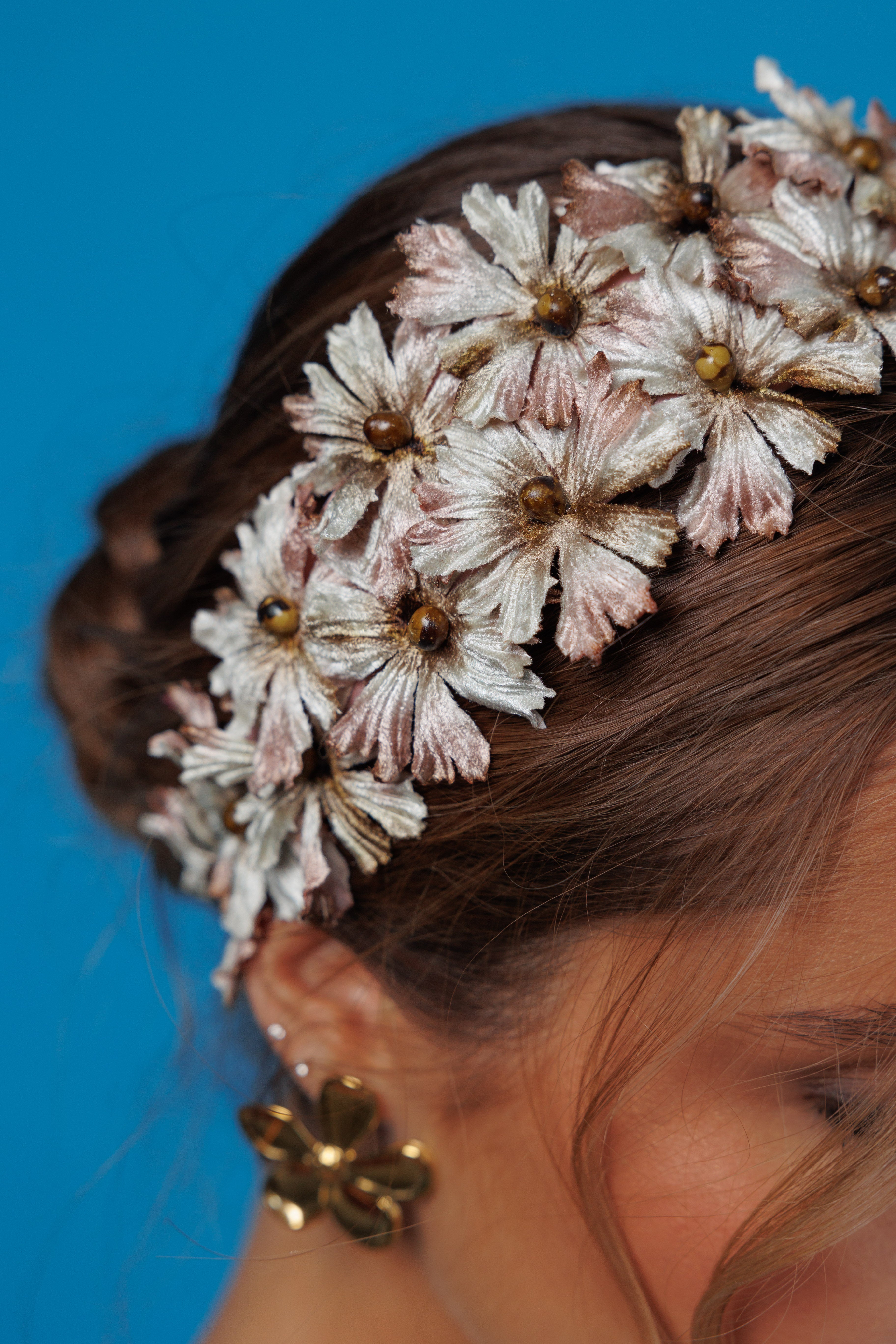 Diadema Margarita nude y beige