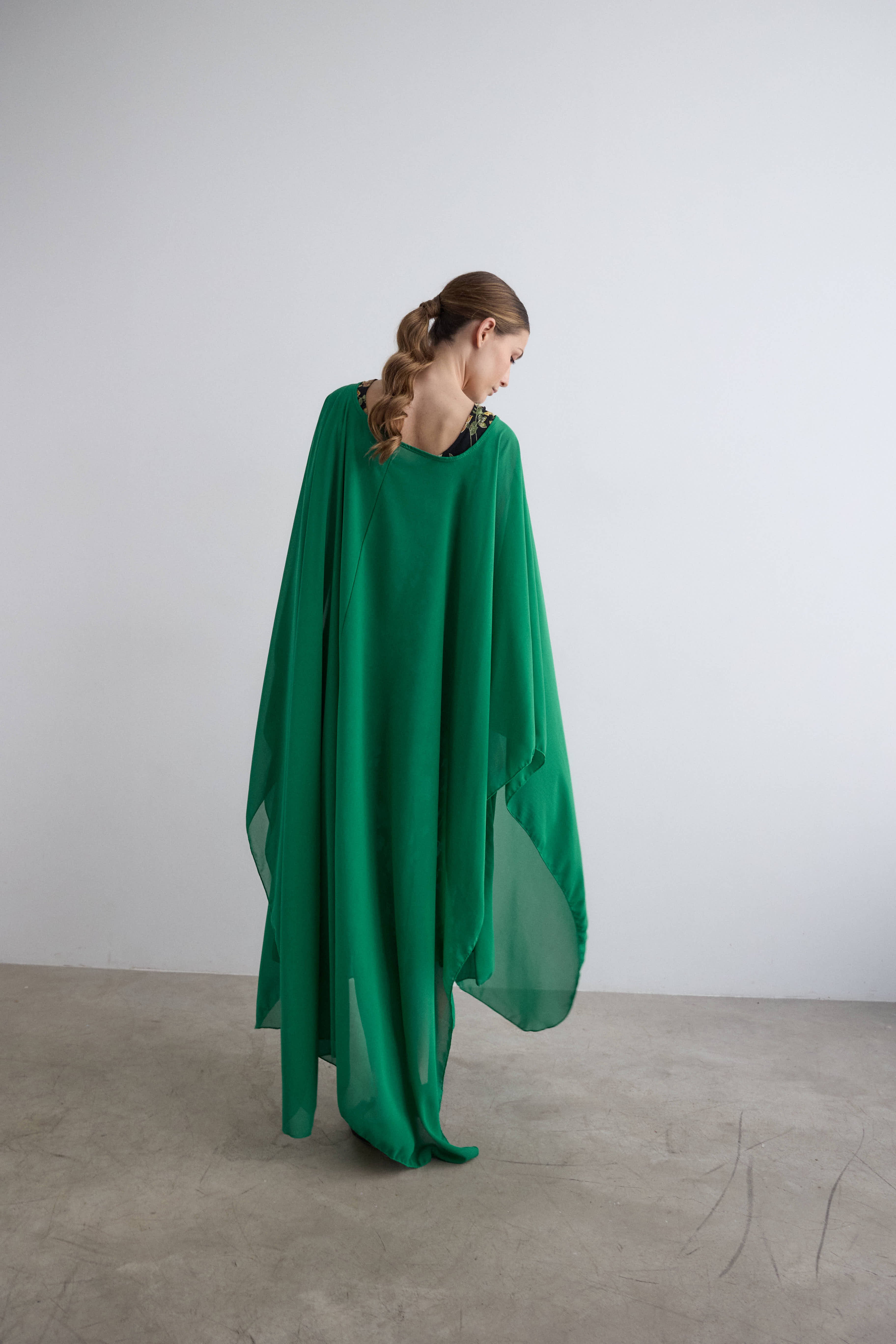 Capa de crepe larga verde