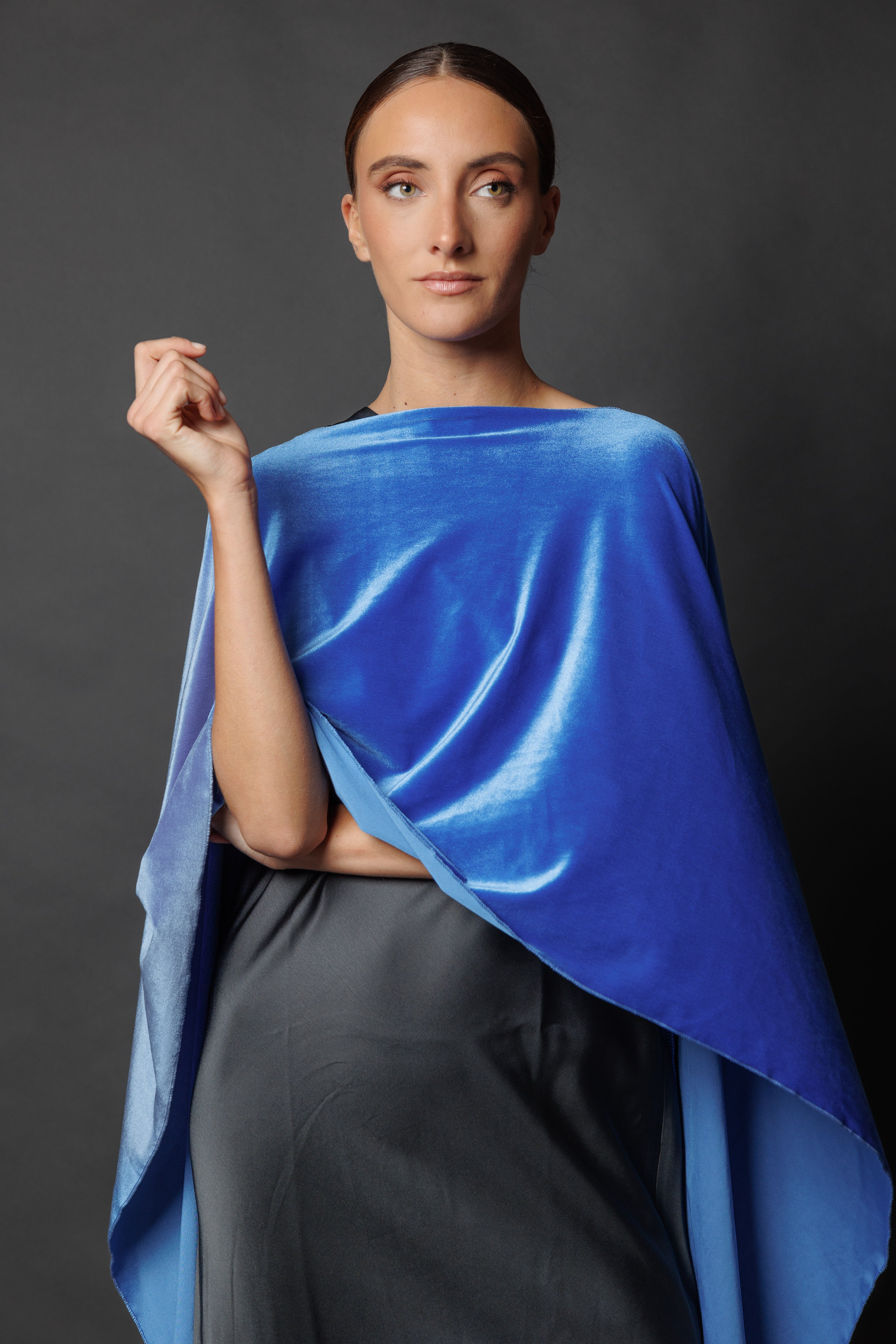 Capa de terciopelo Azul Klein