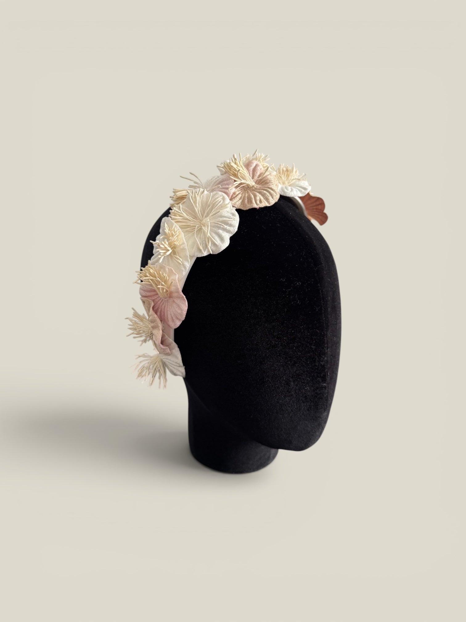 Diadema Dalia blanca y nude