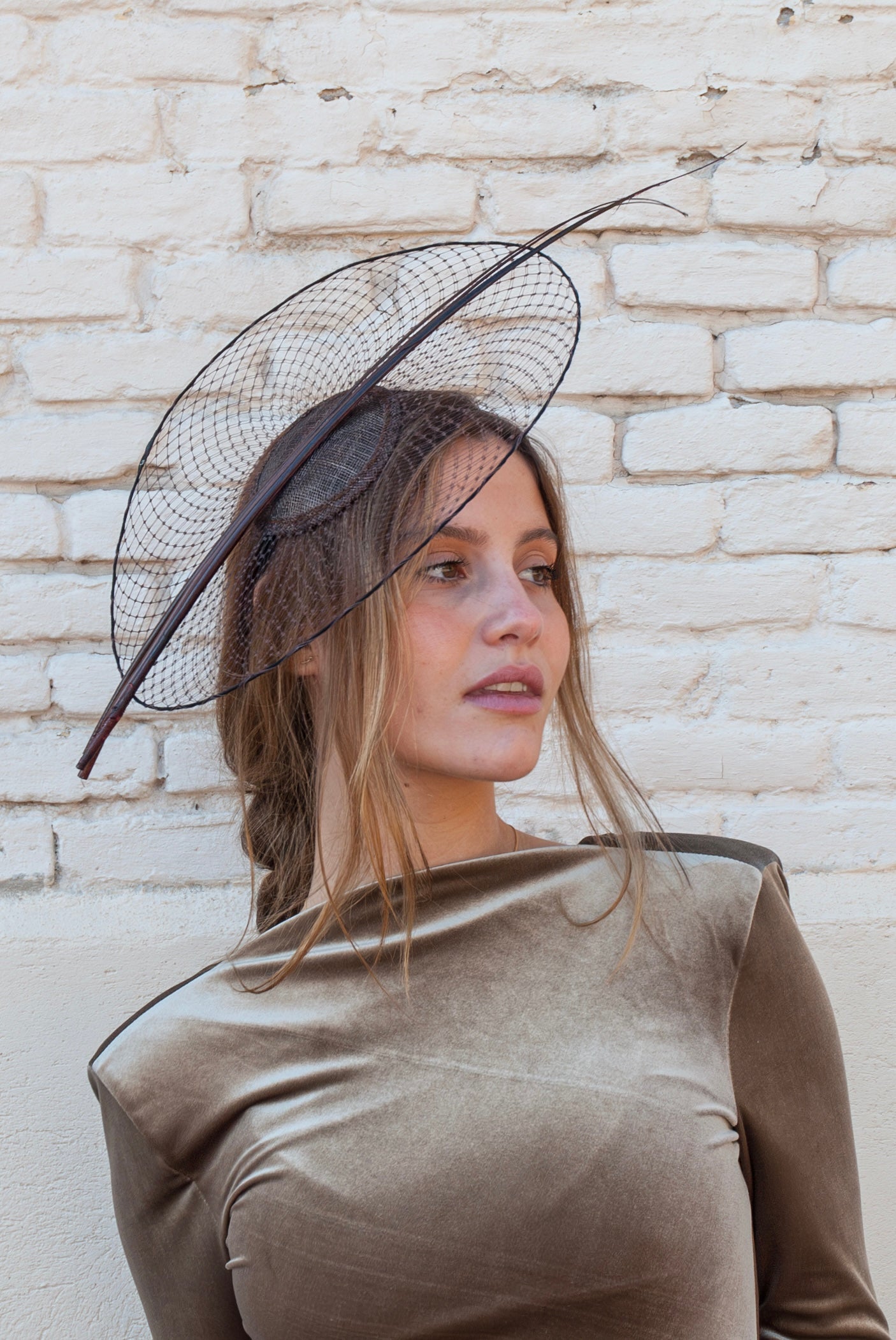 Tocado Fausta chocolate con raquis