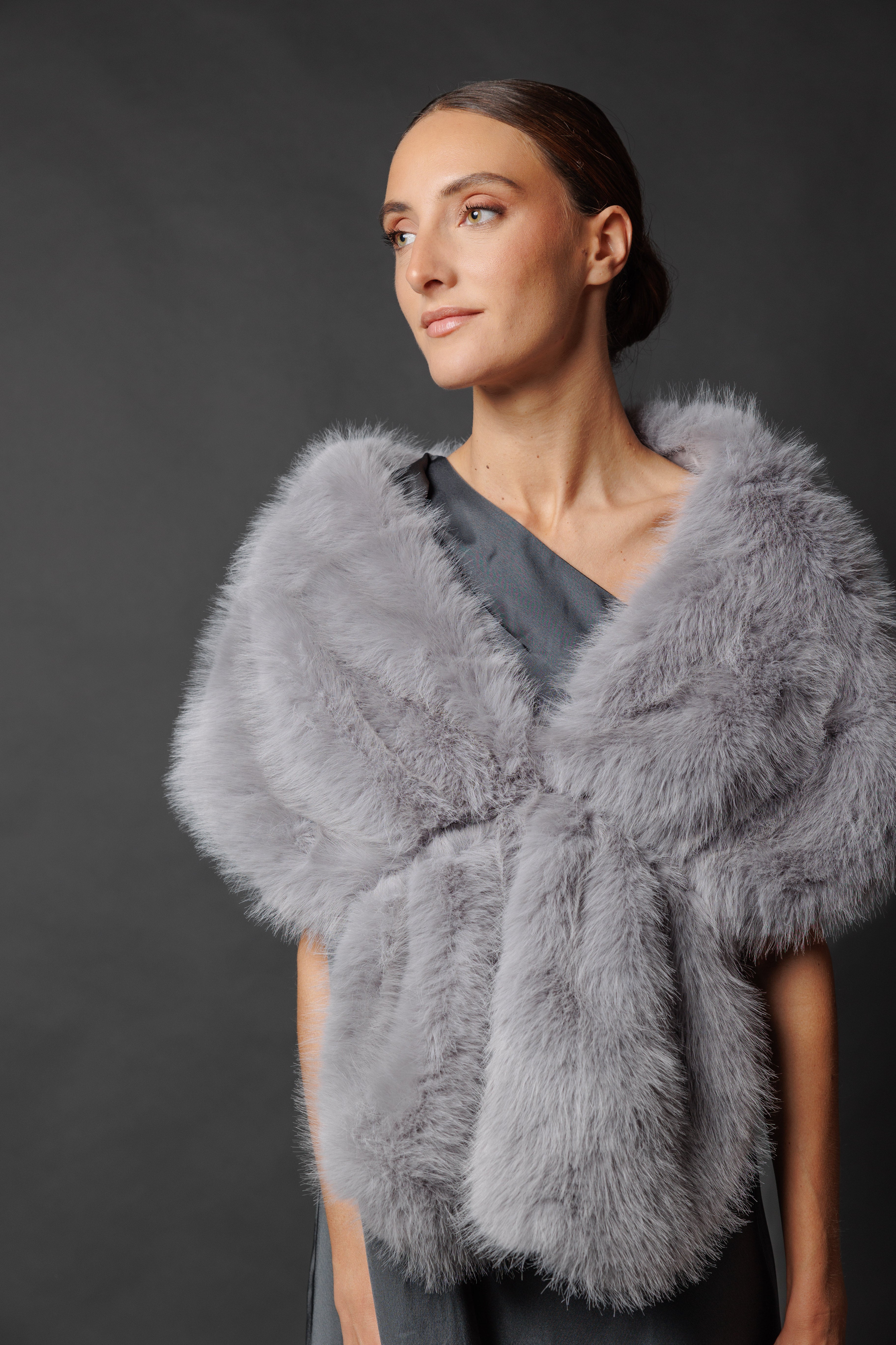 Estola de pelo Gris
