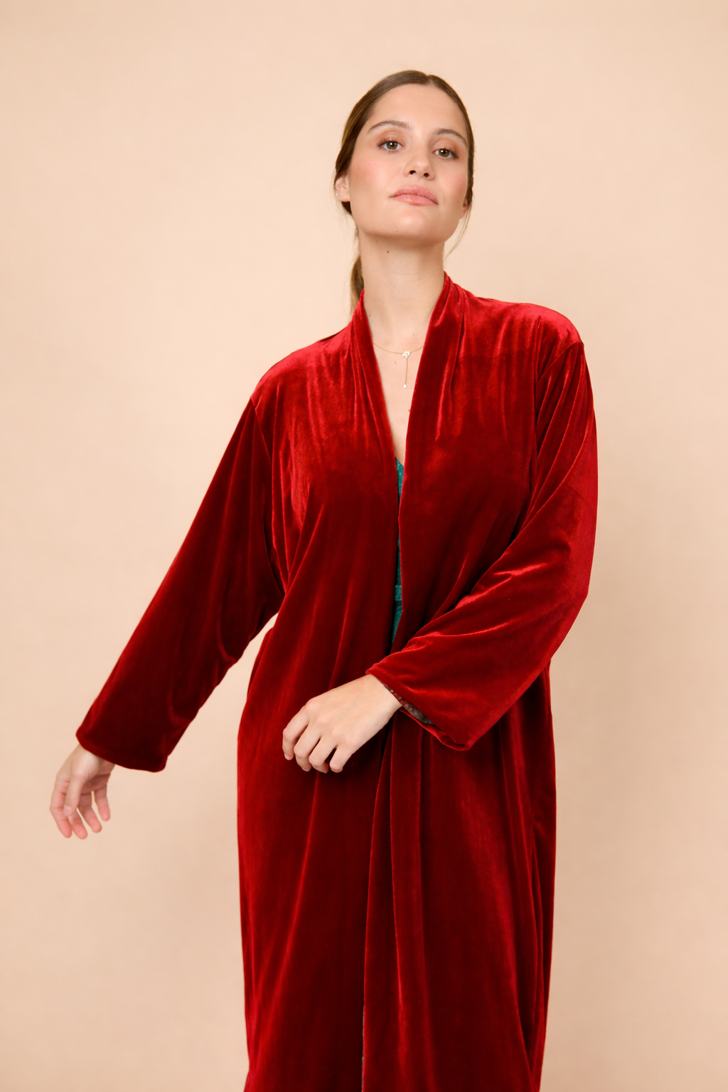 Abrigo corto de terciopelo rojo